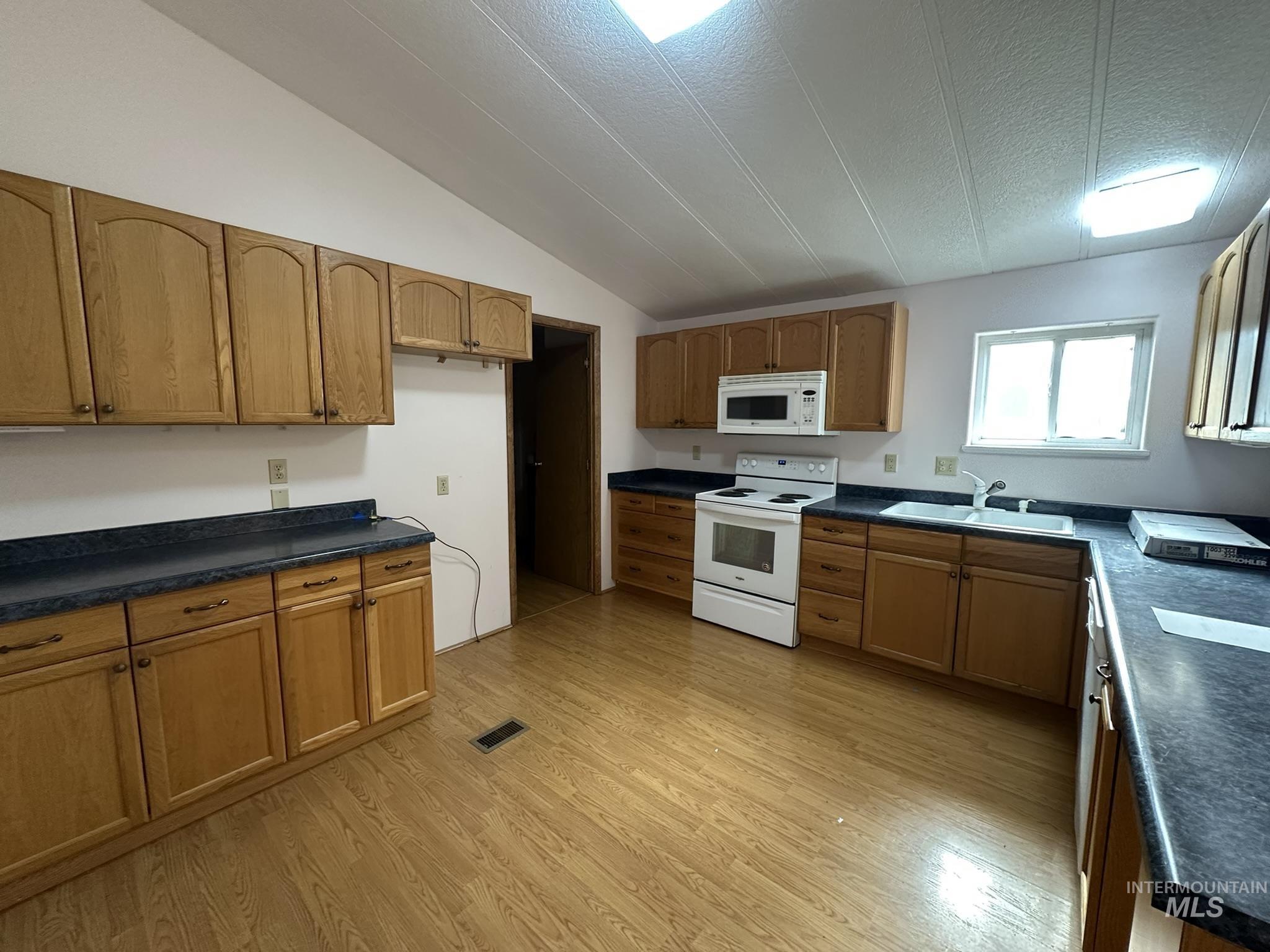 1557 NW 26 Th St, Fruitland, Idaho 83619, 4 Bedrooms, 2 Bathrooms, Residential For Sale, Price $329,900,MLS 98975089