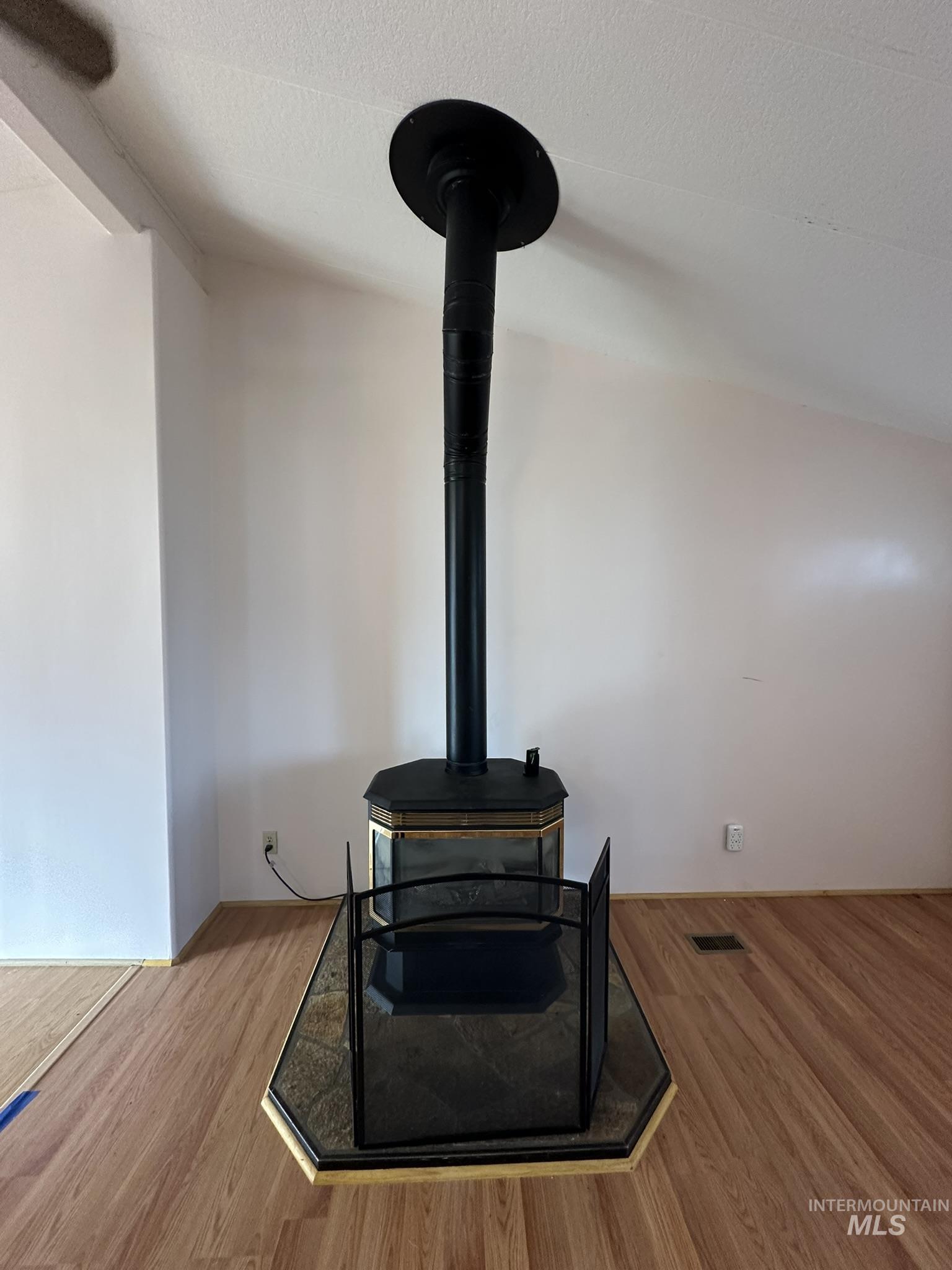 1557 NW 26 Th St, Fruitland, Idaho 83619, 4 Bedrooms, 2 Bathrooms, Residential For Sale, Price $329,900,MLS 98975089