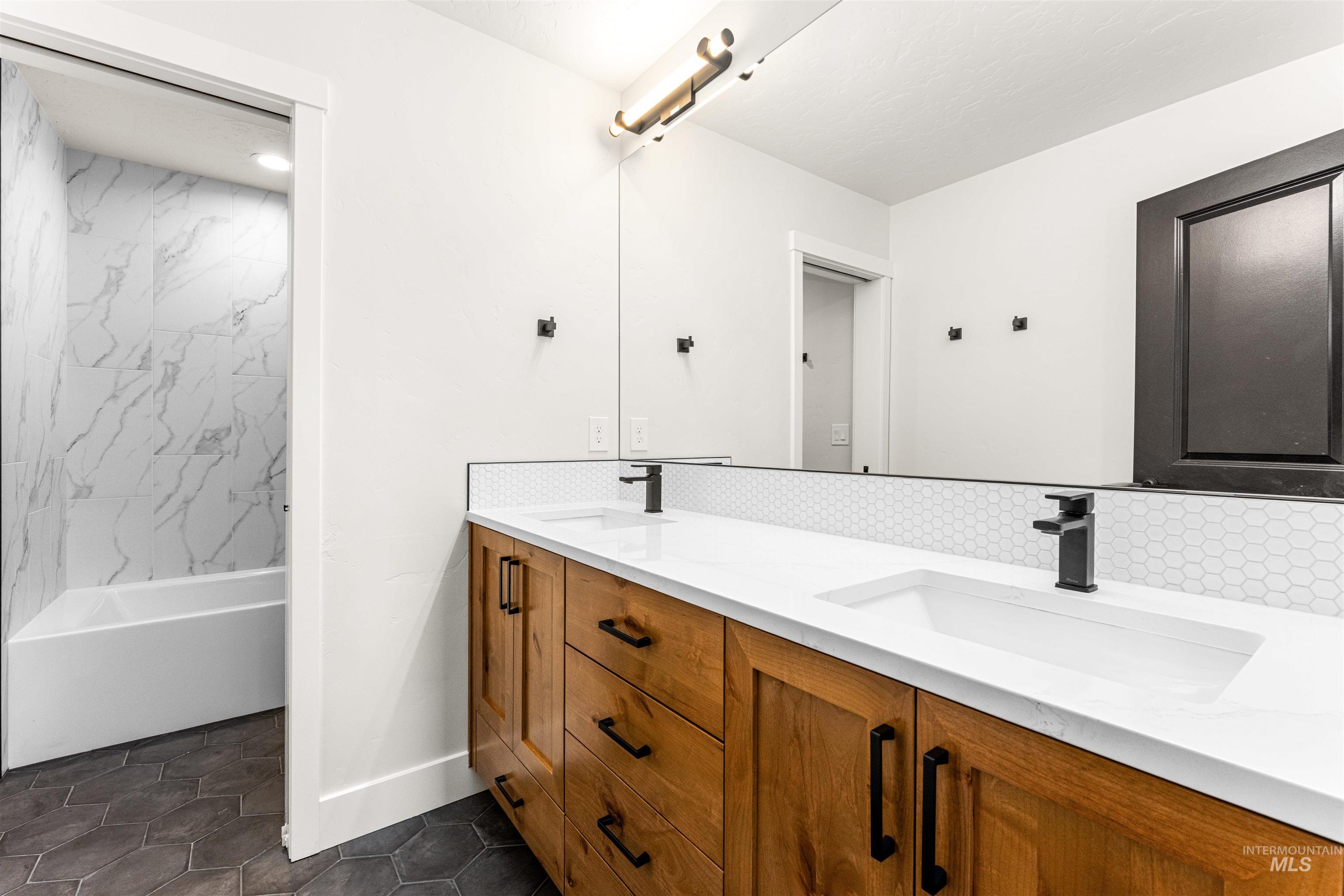 2710 W Gidran, Meridian, Idaho 83642, 3 Bedrooms, 2.5 Bathrooms, Residential For Sale, Price $599,900,MLS 98975096