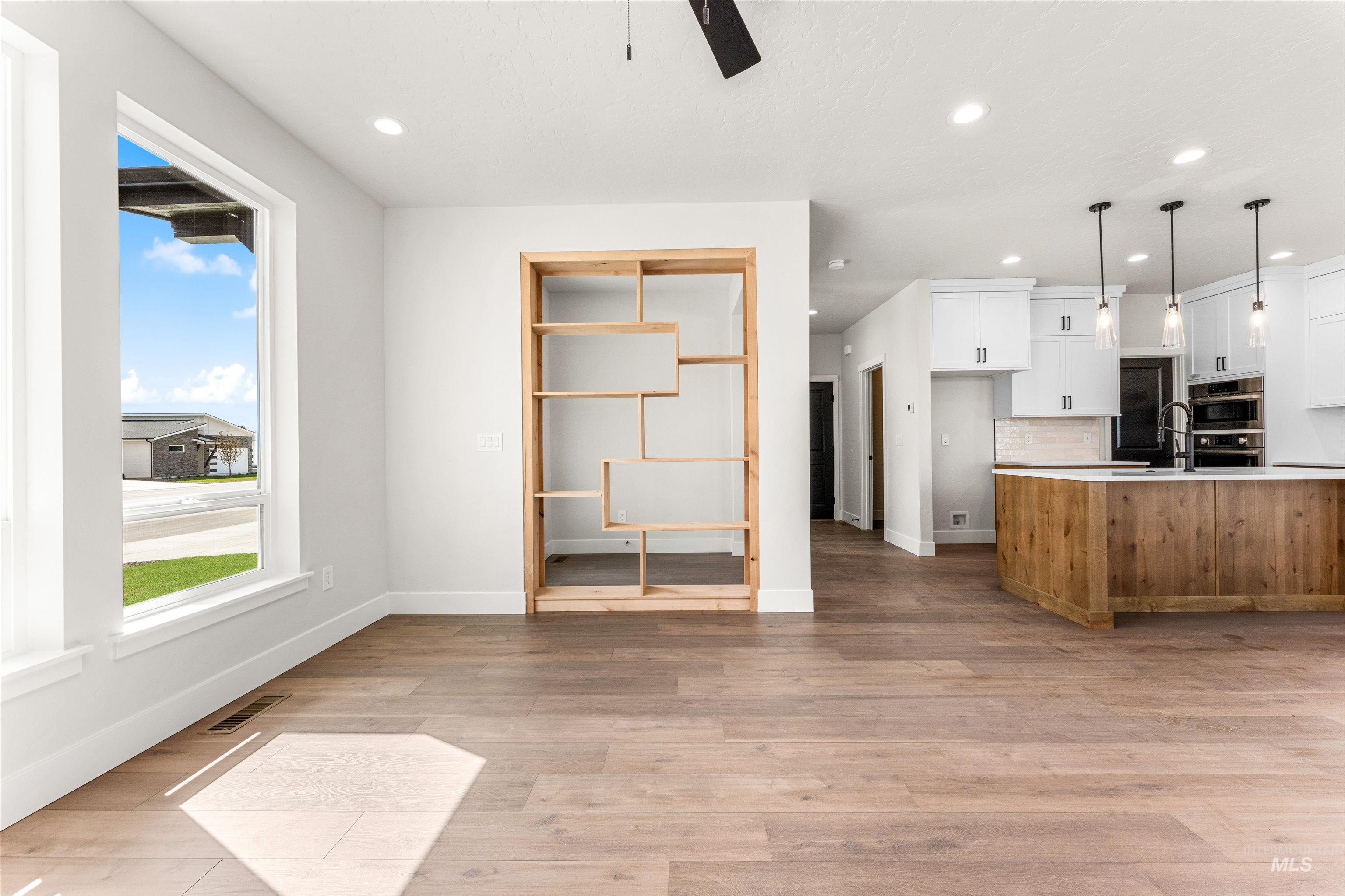 2710 W Gidran, Meridian, Idaho 83642, 3 Bedrooms, 2.5 Bathrooms, Residential For Sale, Price $599,900,MLS 98975096