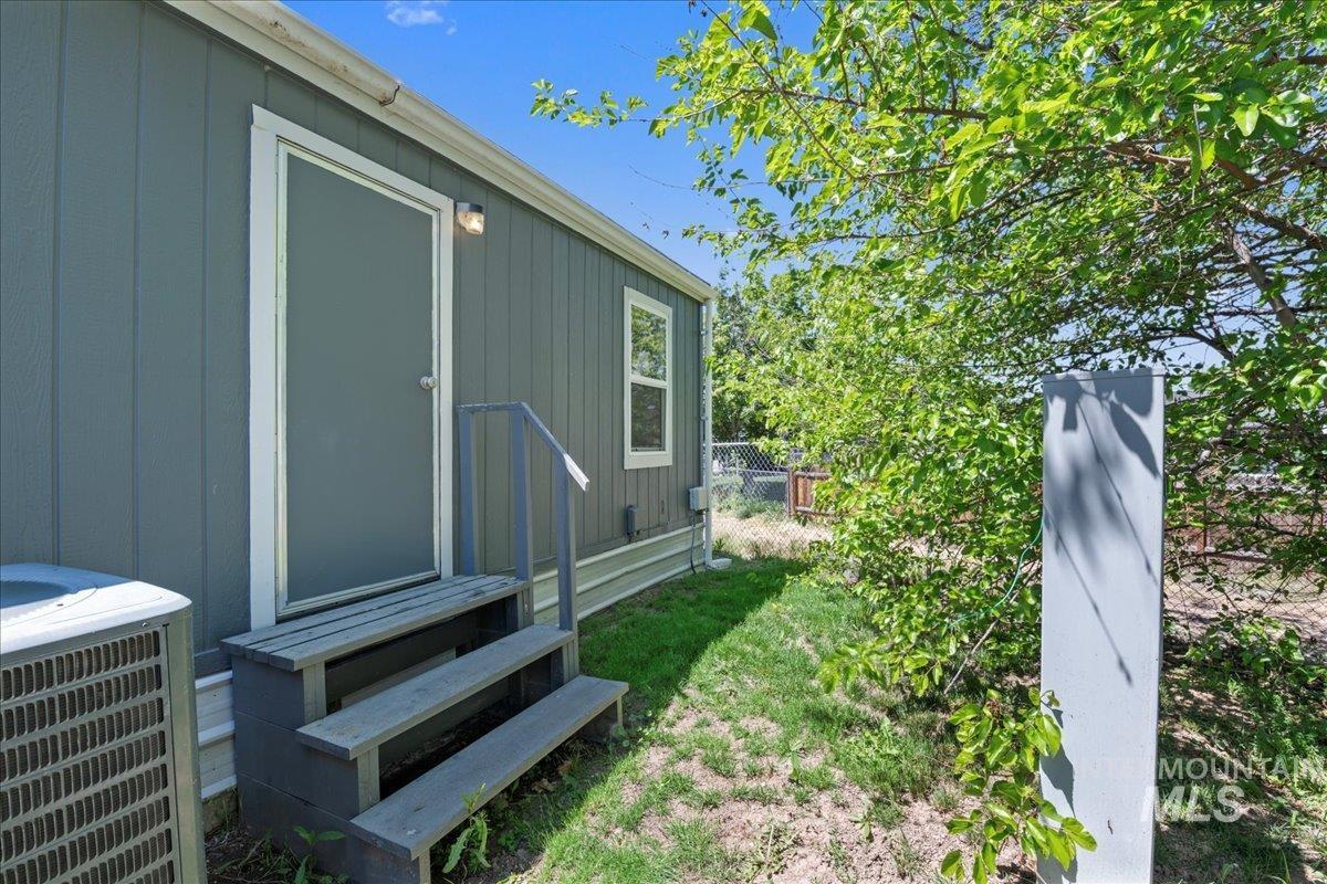 424 W Cherry Ln, Meridian, Idaho 83642, 2 Bedrooms, 1 Bathroom, Residential For Sale, Price $55,000,MLS 98975106