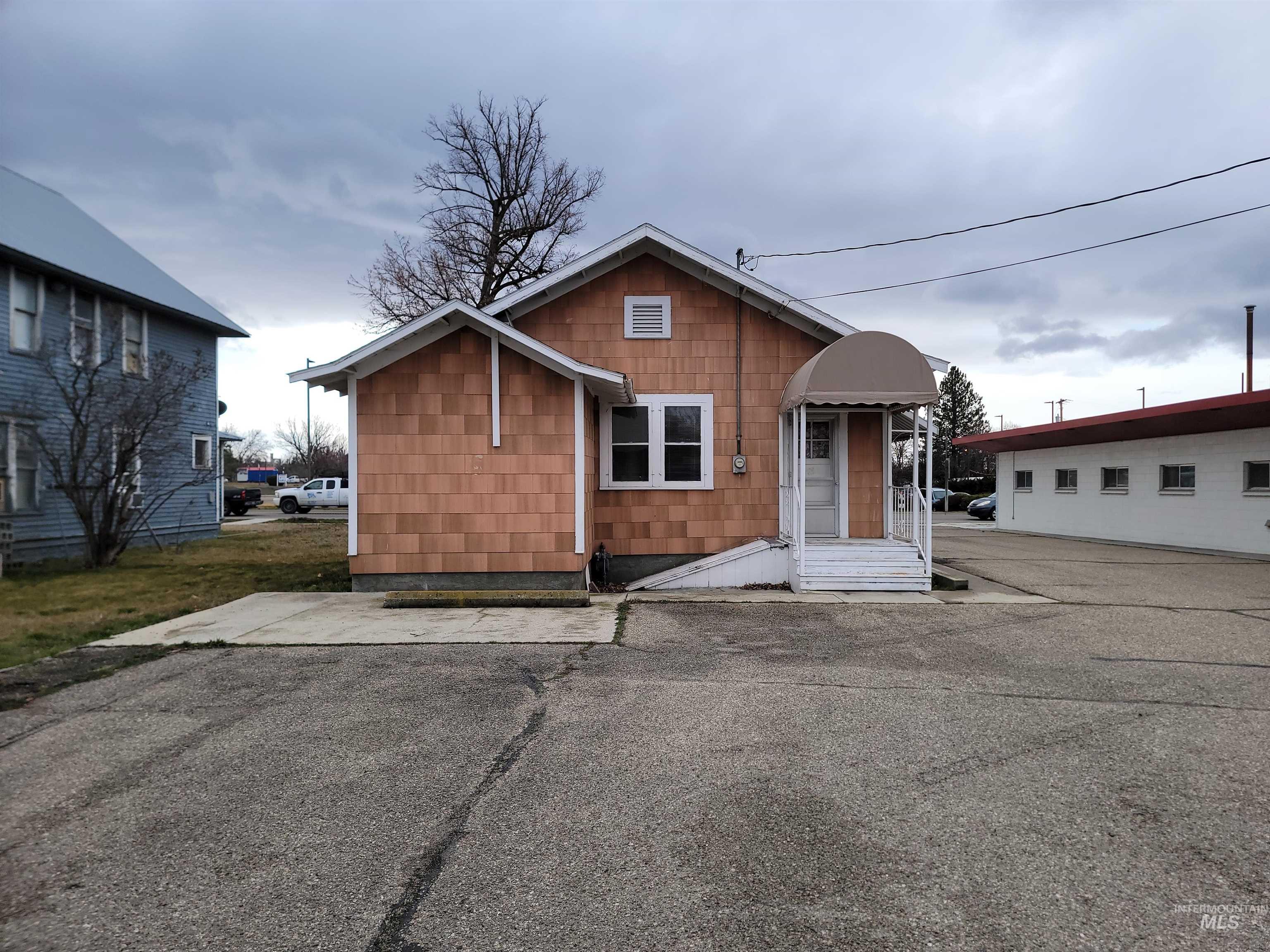 1015 Cleveland Blvd, Caldwell, Idaho 83605-3853, Business/Commercial For Sale, Price $300,000,MLS 98975109