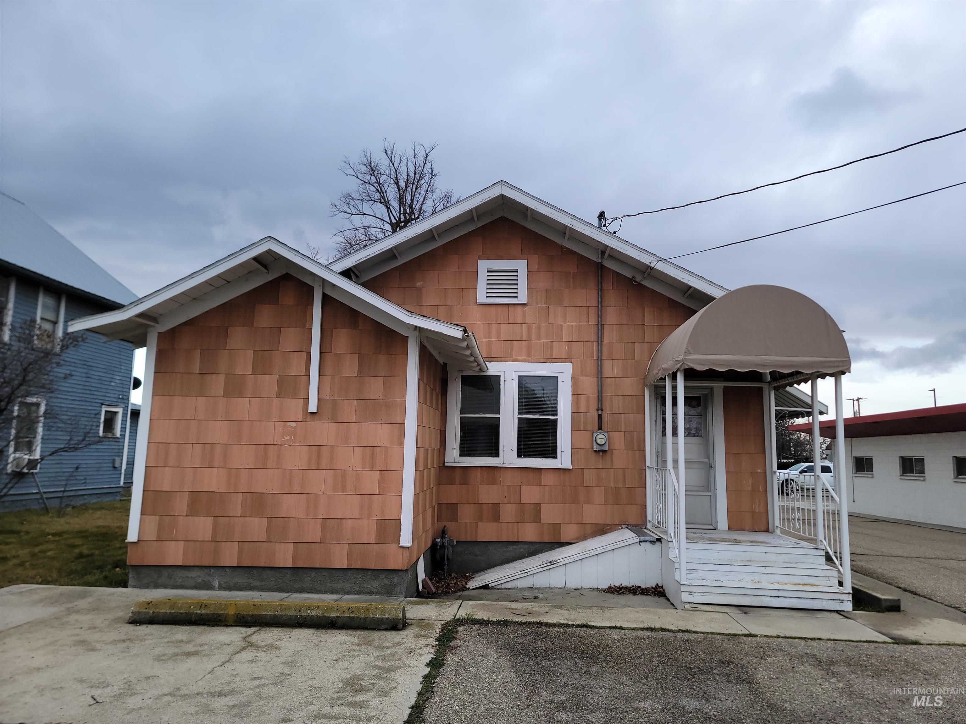 1015 Cleveland Blvd, Caldwell, Idaho 83605-3853, Business/Commercial For Sale, Price $300,000,MLS 98975109