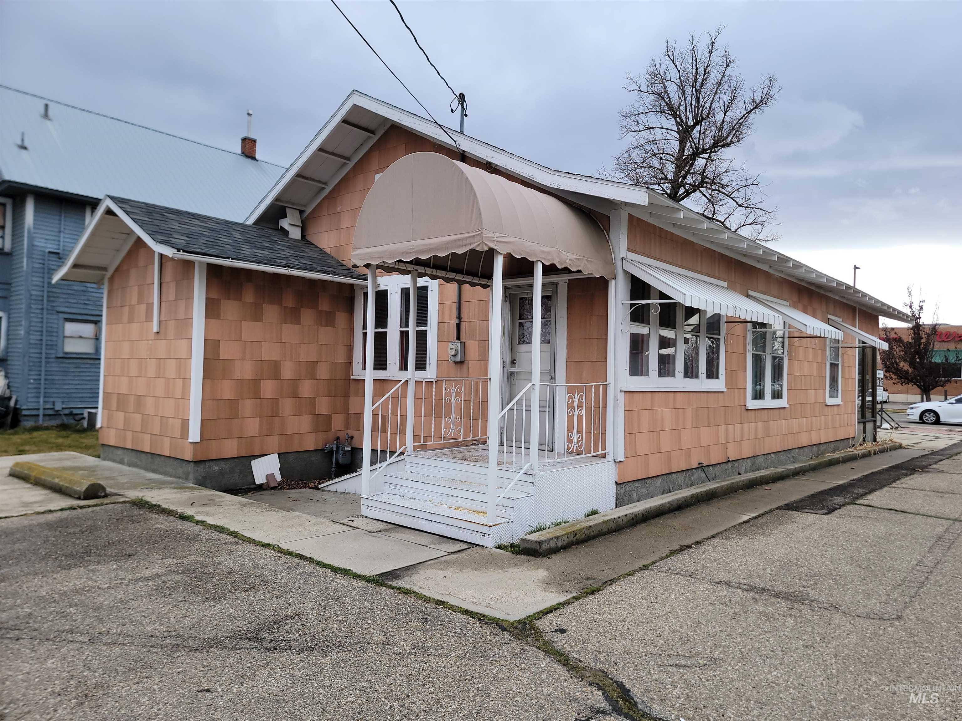 1015 Cleveland Blvd, Caldwell, Idaho 83605-3853, Business/Commercial For Sale, Price $300,000,MLS 98975109