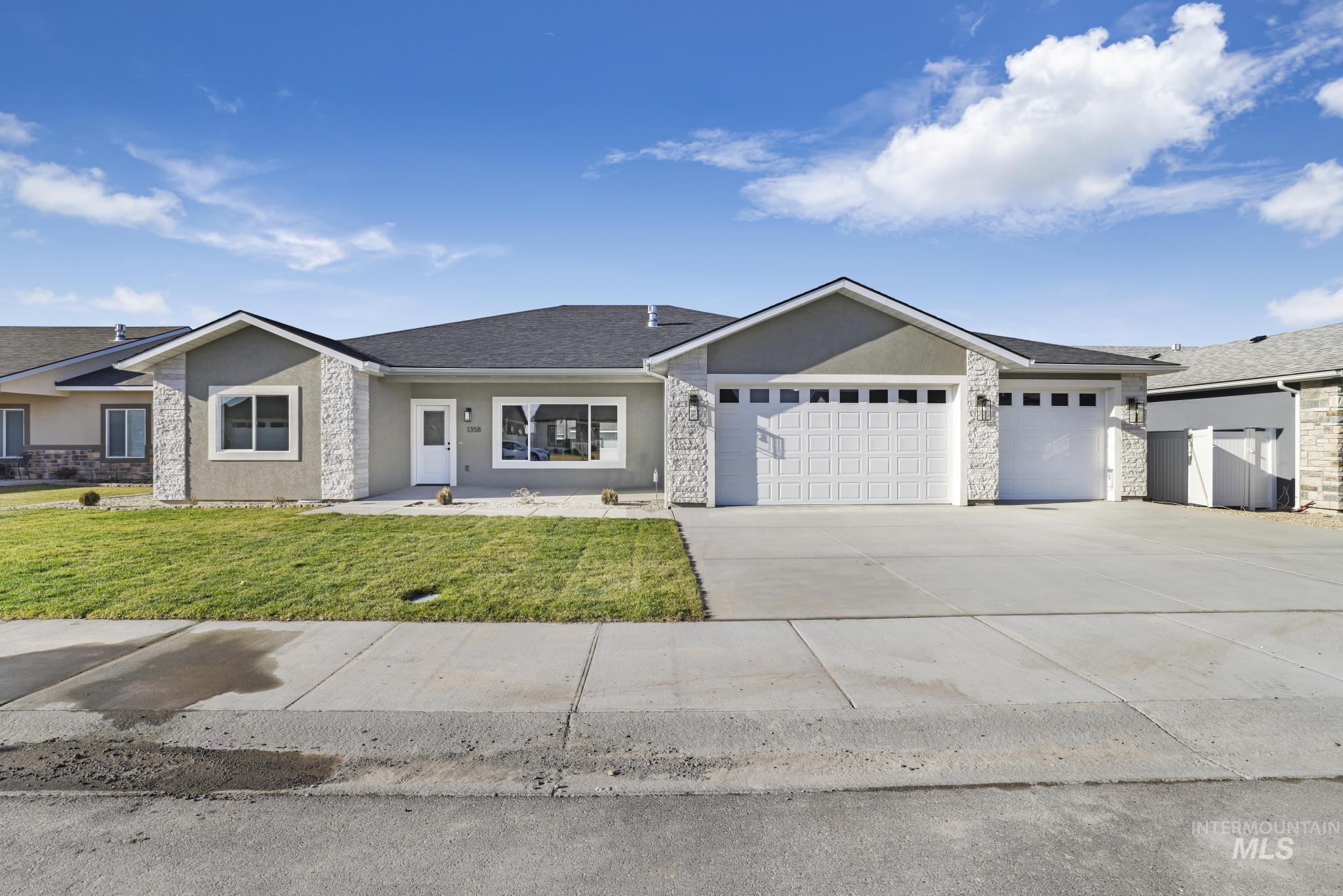 2531B E 3769 N, Twin Falls, Idaho 83301, 4 Bedrooms, 2.5 Bathrooms, Residential For Sale, Price $798,900,MLS 98975116
