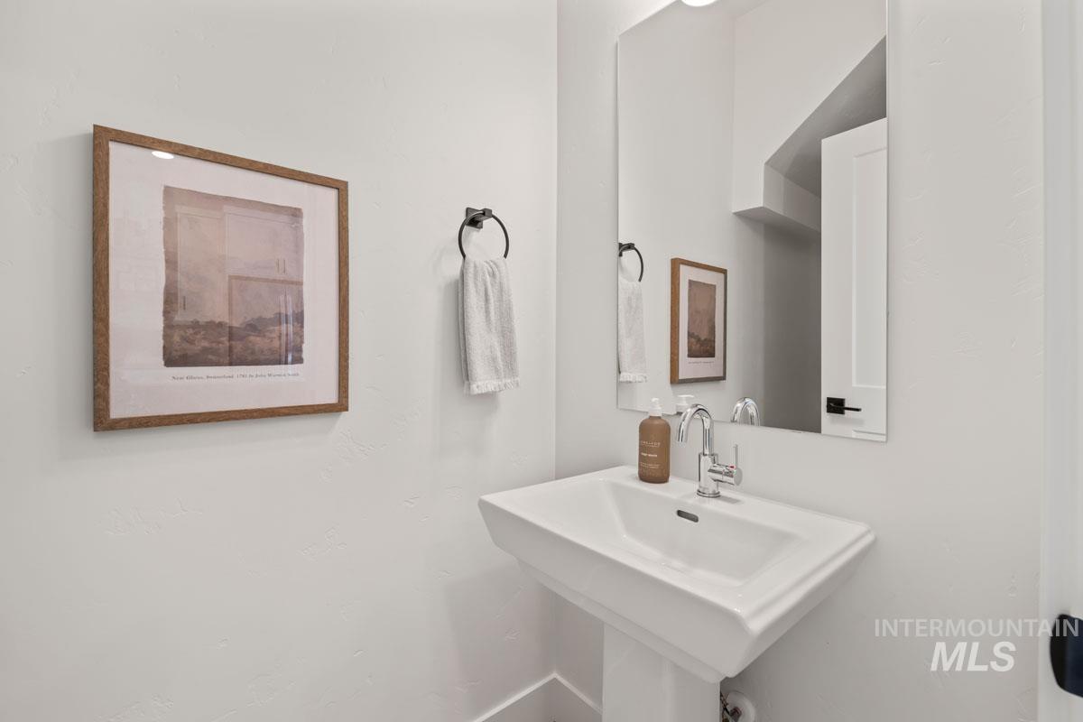 2105 E Deep Purple Lane, Meridian, Idaho 83642, 2 Bedrooms, 2.5 Bathrooms, Residential For Sale, Price $389,900,MLS 98975120