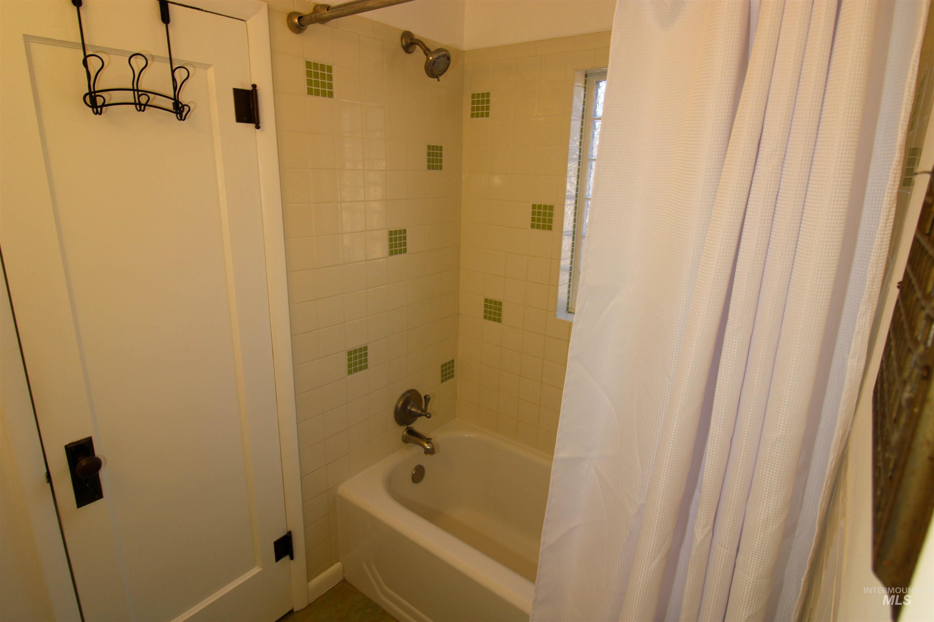 2551 W Hill Rd, Boise, Idaho 83702, 1 Bedroom, 1 Bathroom, Residential For Sale, Price $414,000, 98975125