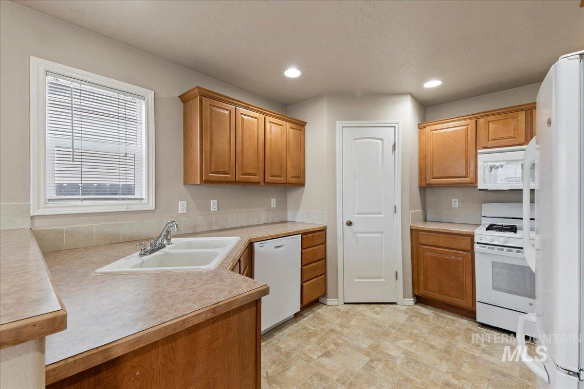 627 Prince, Wilder, Idaho 83676, 3 Bedrooms, 2 Bathrooms, Residential For Sale, Price $324,900,MLS 98975127