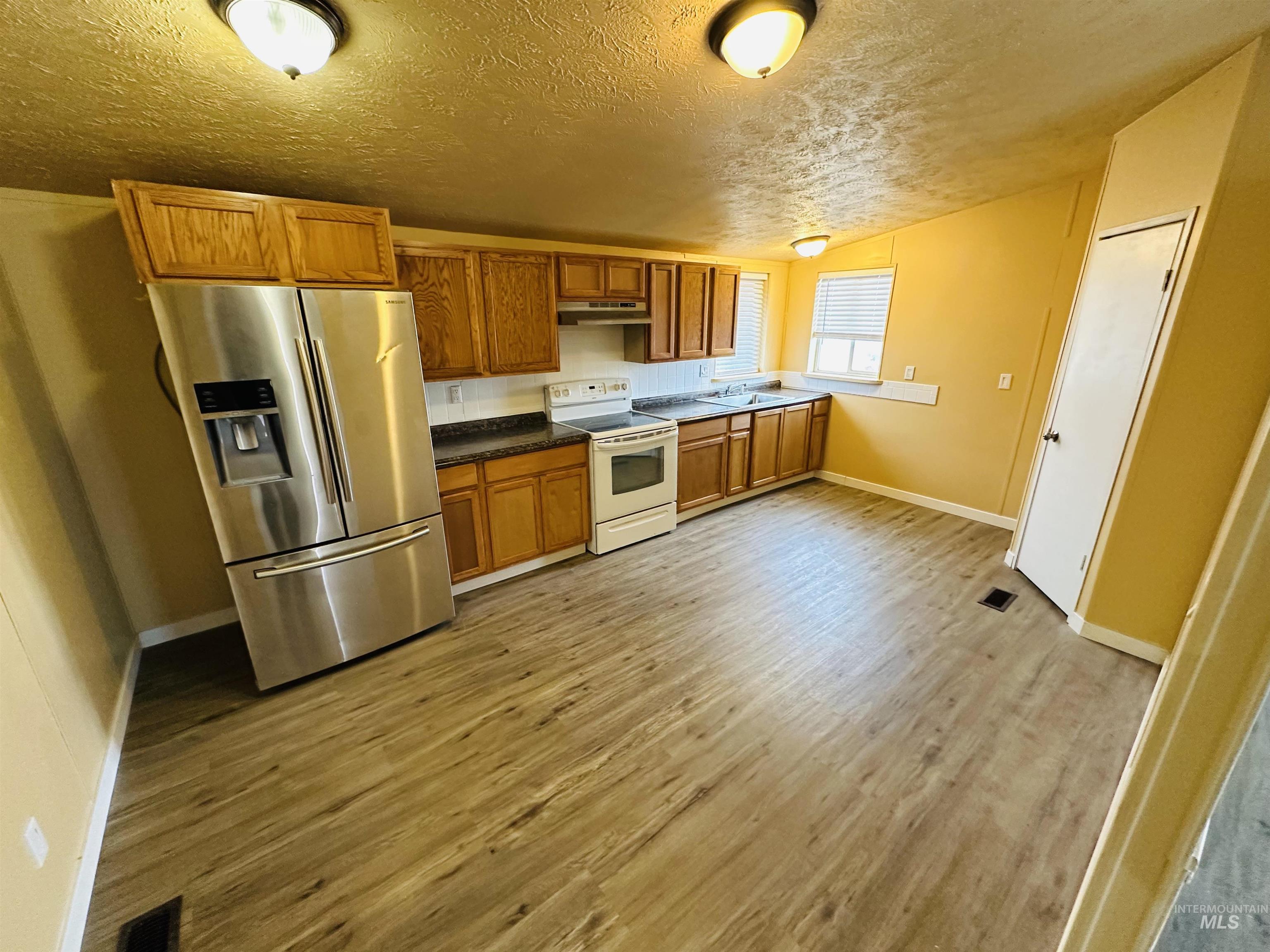 #44 904 OAK Ave, Nyssa, Oregon 97913, 3 Bedrooms, 2 Bathrooms, Residential For Sale, Price $79,900,MLS 98975132