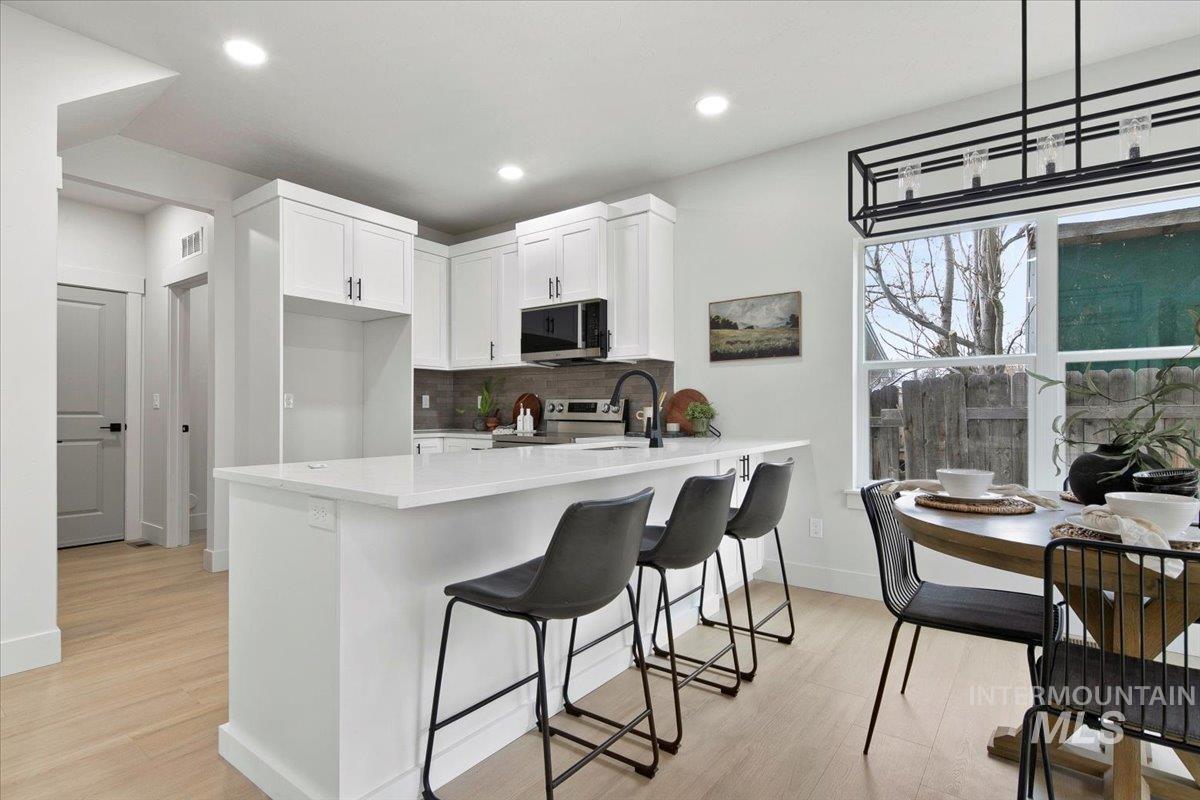 218 W Roosevelt Ave, Nampa, Idaho 83686, 3 Bedrooms, 2.5 Bathrooms, Residential For Sale, Price $385,000,MLS 98975134