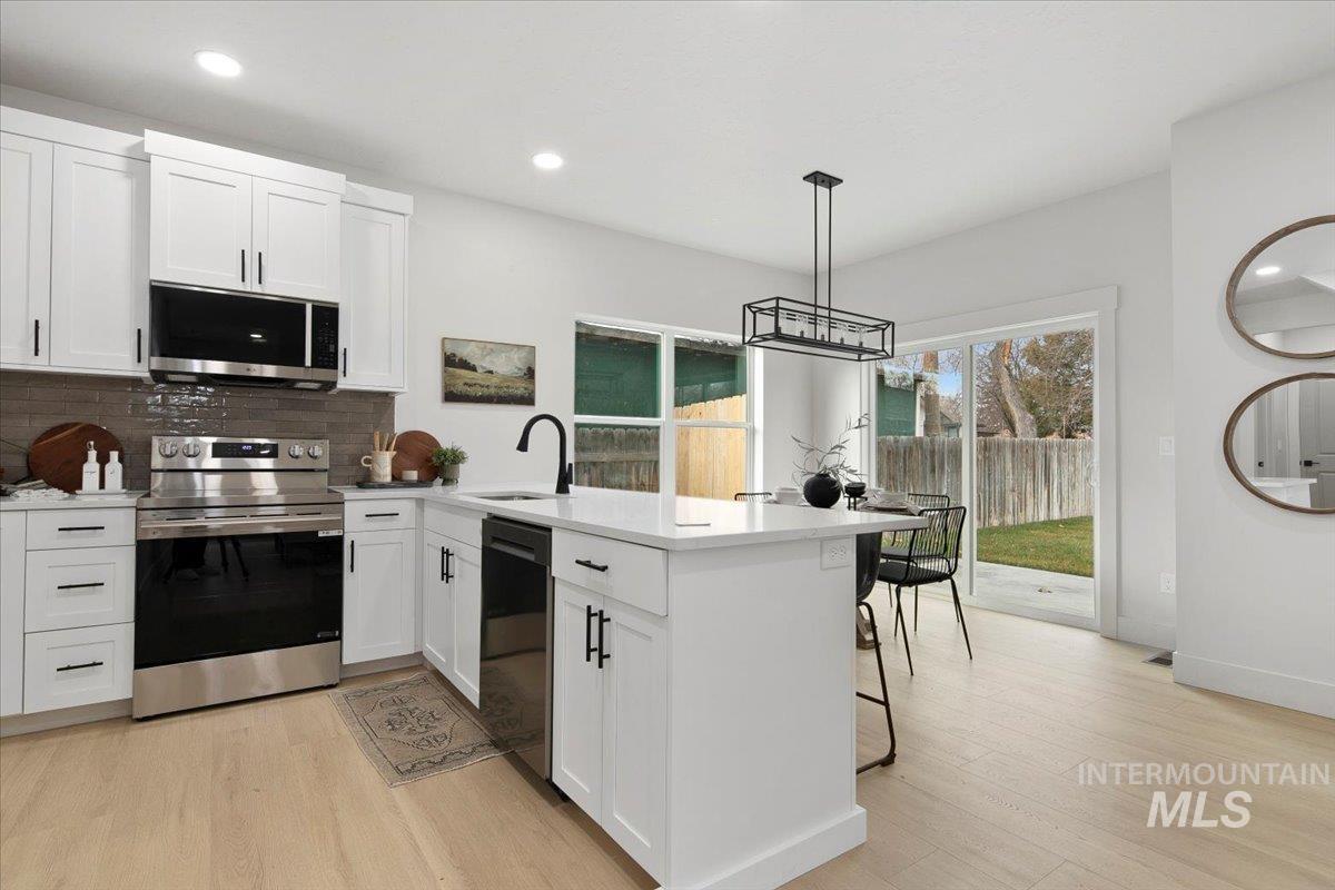 218 W Roosevelt Ave, Nampa, Idaho 83686, 3 Bedrooms, 2.5 Bathrooms, Residential For Sale, Price $385,000,MLS 98975134