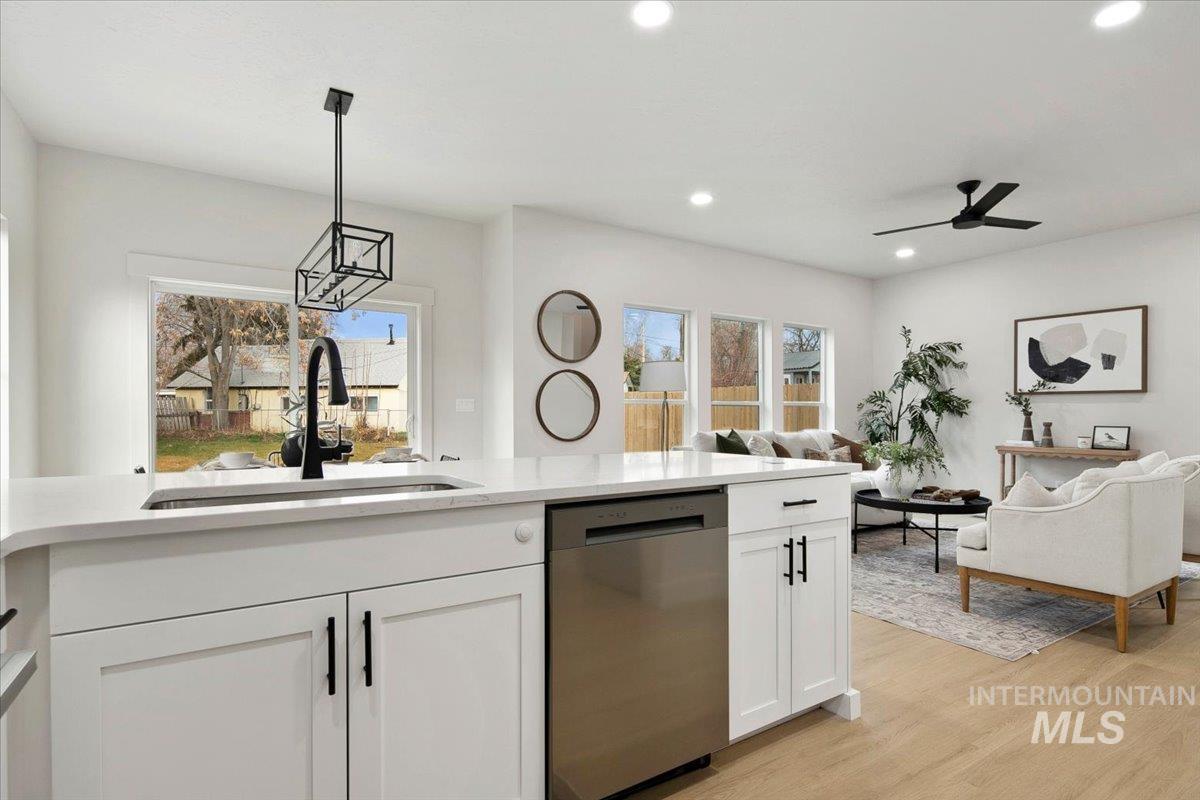 218 W Roosevelt Ave, Nampa, Idaho 83686, 3 Bedrooms, 2.5 Bathrooms, Residential For Sale, Price $385,000,MLS 98975134