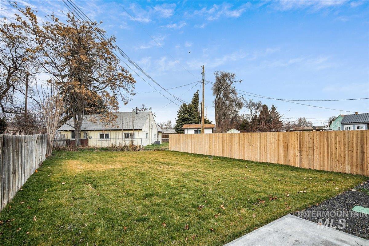218 W Roosevelt Ave, Nampa, Idaho 83686, 3 Bedrooms, 2.5 Bathrooms, Residential For Sale, Price $385,000,MLS 98975134