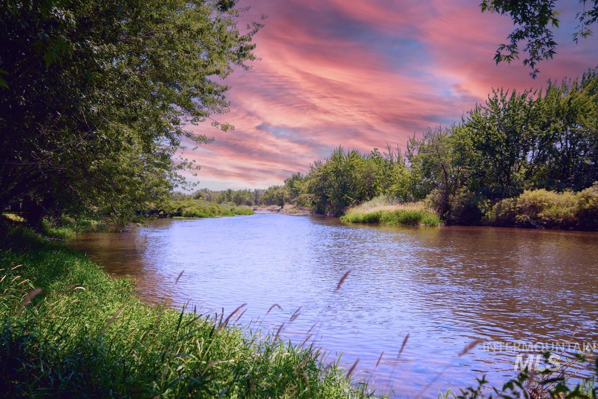 21690 Appaloosa Ave, Star, Idaho 83669, 4 Bedrooms, 4.5 Bathrooms, Residential For Sale, Price $1,113,941,MLS 98975137