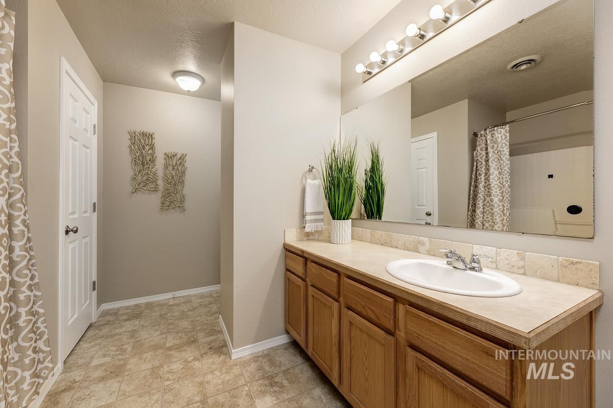 3558 N Bryce Canyon Ave, Meridian, Idaho 83646, 4 Bedrooms, 4.5 Bathrooms, Residential For Sale, Price $499,995,MLS 98975138