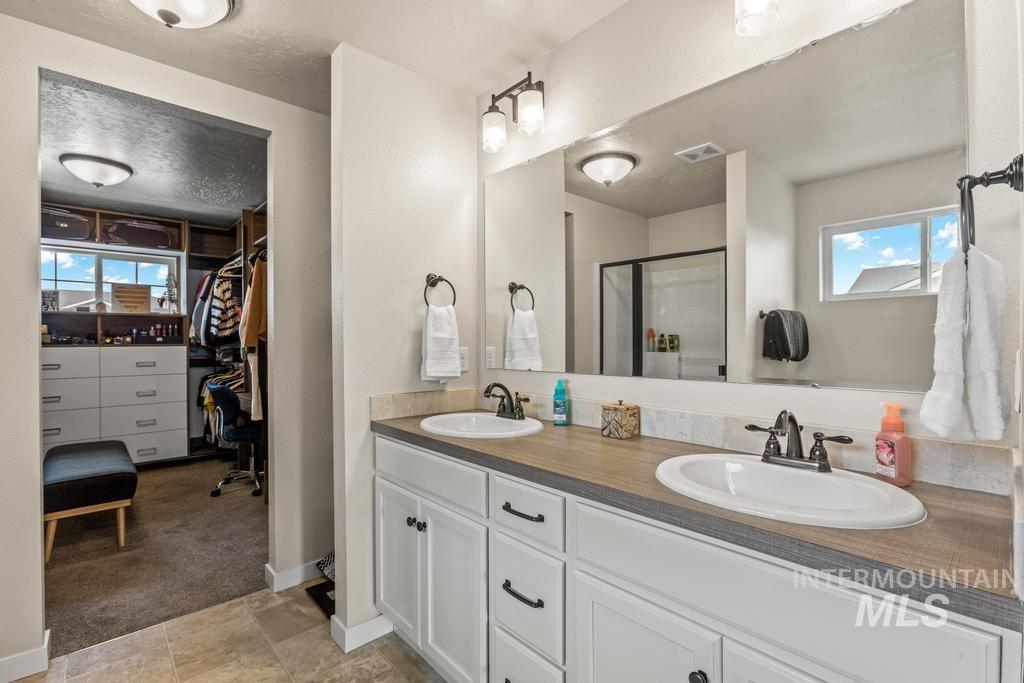 8433 E Rathdrum Dr, Nampa, Idaho 83687, 4 Bedrooms, 2.5 Bathrooms, Residential For Sale, Price $569,900,MLS 98975141