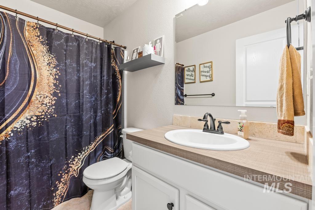 8433 E Rathdrum Dr, Nampa, Idaho 83687, 4 Bedrooms, 2.5 Bathrooms, Residential For Sale, Price $569,900,MLS 98975141