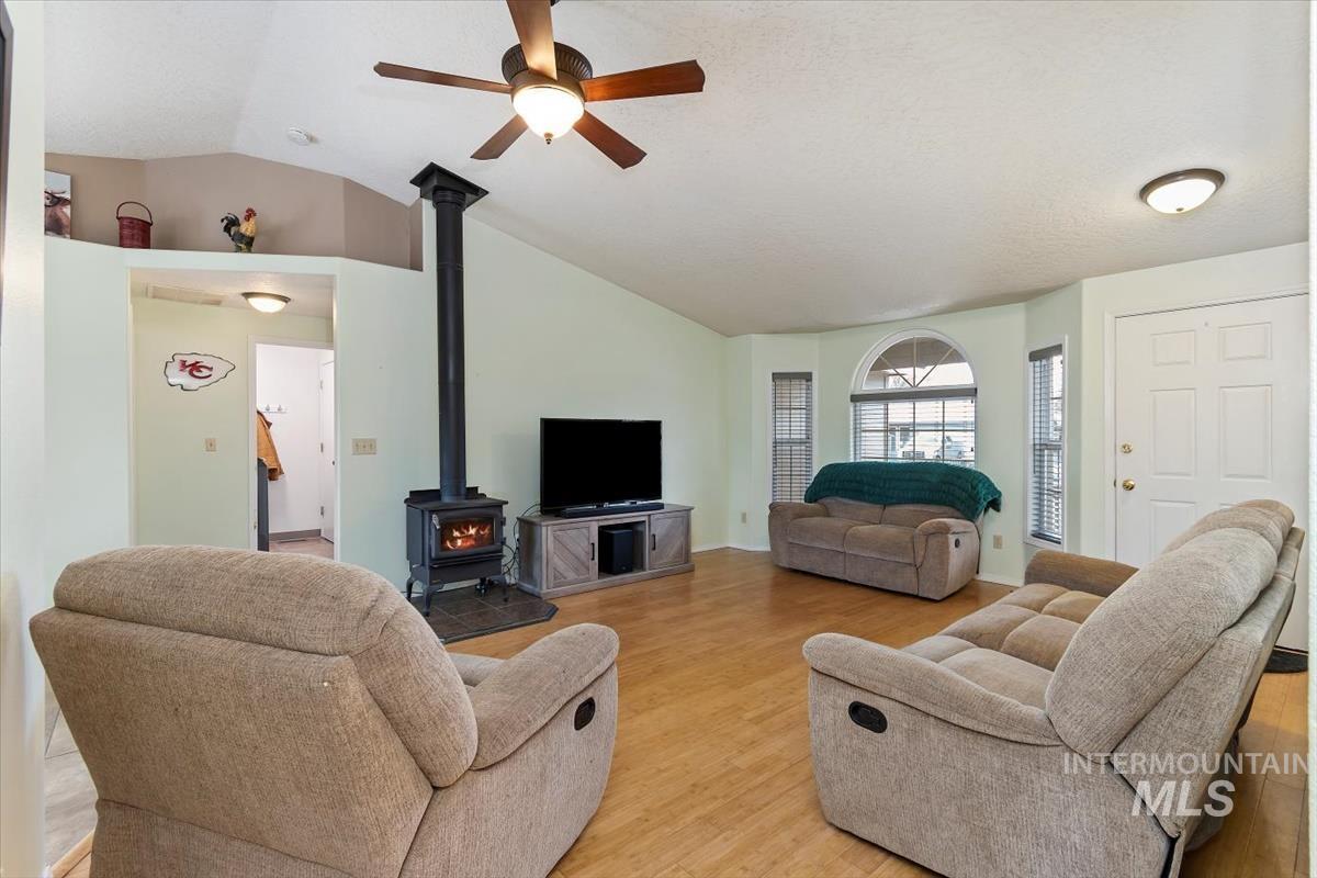 3734 S Peoria, Meridian, Idaho 83642, 3 Bedrooms, 2 Bathrooms, Residential For Sale, Price $394,900,MLS 98975146