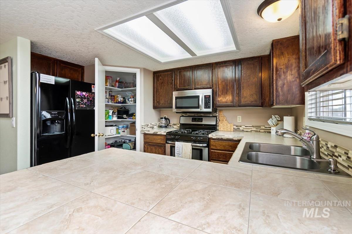 3734 S Peoria, Meridian, Idaho 83642, 3 Bedrooms, 2 Bathrooms, Residential For Sale, Price $394,900,MLS 98975146