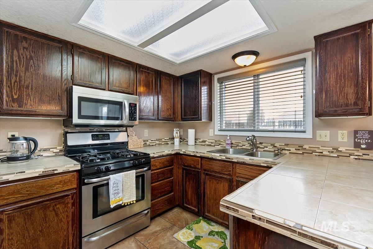 3734 S Peoria, Meridian, Idaho 83642, 3 Bedrooms, 2 Bathrooms, Residential For Sale, Price $394,900,MLS 98975146