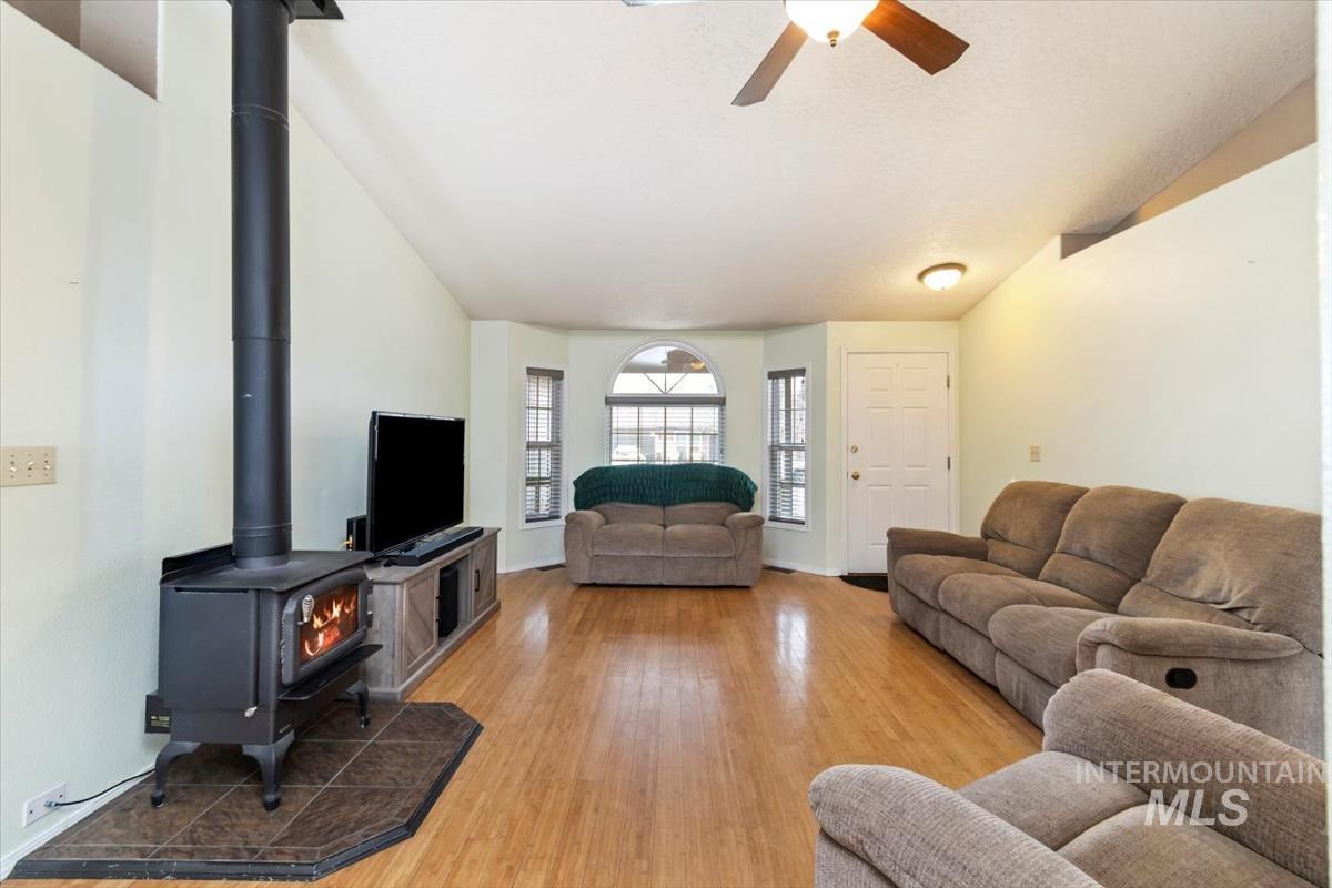 3734 S Peoria, Meridian, Idaho 83642, 3 Bedrooms, 2 Bathrooms, Residential For Sale, Price $394,900,MLS 98975146