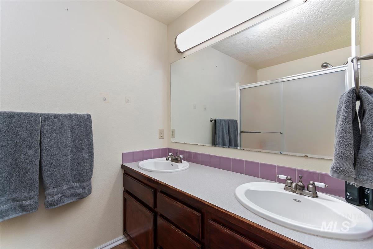 3734 S Peoria, Meridian, Idaho 83642, 3 Bedrooms, 2 Bathrooms, Residential For Sale, Price $394,900,MLS 98975146