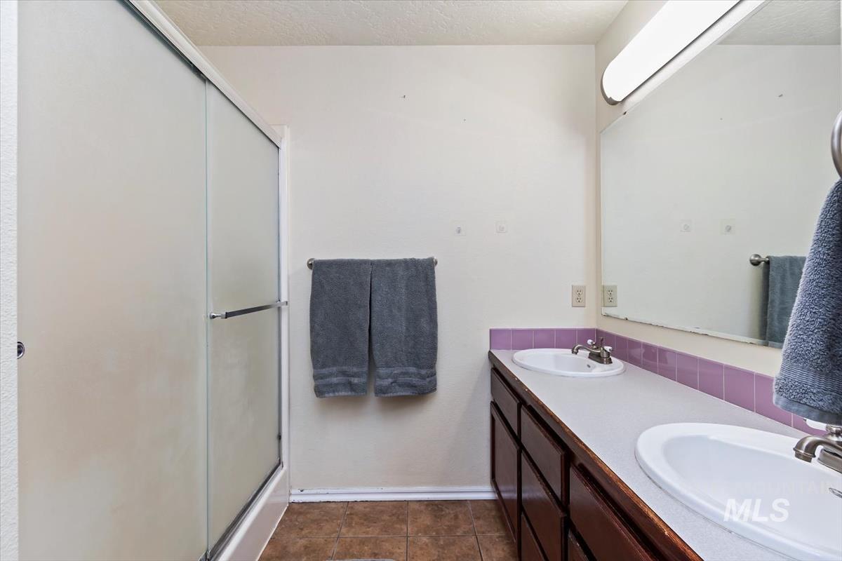 3734 S Peoria, Meridian, Idaho 83642, 3 Bedrooms, 2 Bathrooms, Residential For Sale, Price $394,900,MLS 98975146