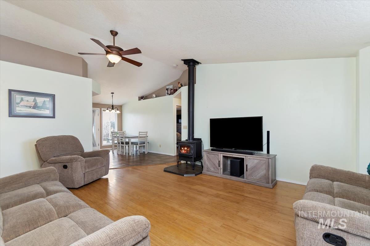 3734 S Peoria, Meridian, Idaho 83642, 3 Bedrooms, 2 Bathrooms, Residential For Sale, Price $394,900,MLS 98975146