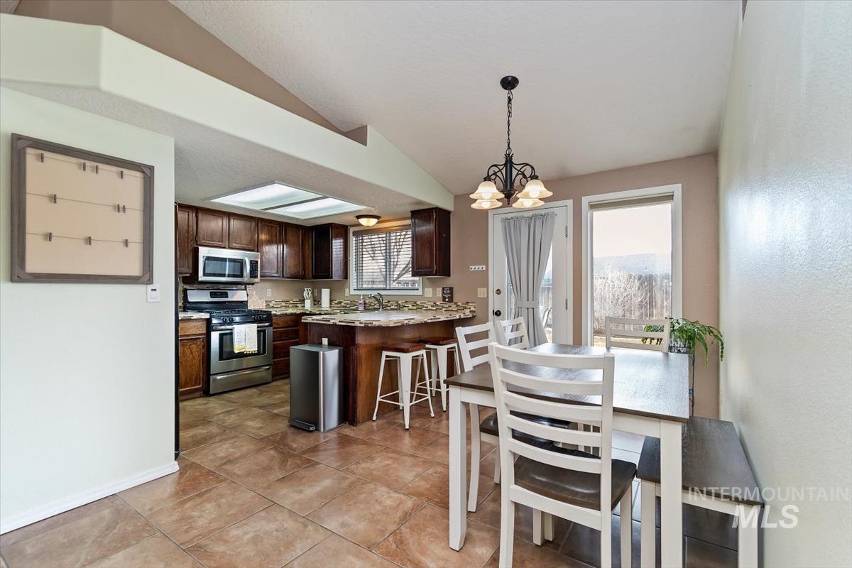 3734 S Peoria, Meridian, Idaho 83642, 3 Bedrooms, 2 Bathrooms, Residential For Sale, Price $394,900,MLS 98975146