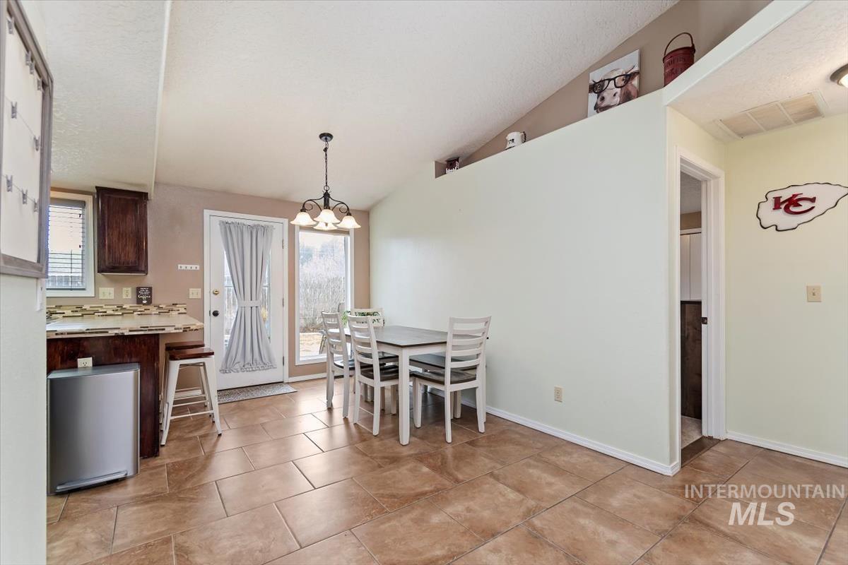 3734 S Peoria, Meridian, Idaho 83642, 3 Bedrooms, 2 Bathrooms, Residential For Sale, Price $394,900,MLS 98975146