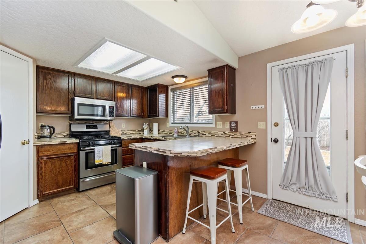 3734 S Peoria, Meridian, Idaho 83642, 3 Bedrooms, 2 Bathrooms, Residential For Sale, Price $394,900,MLS 98975146