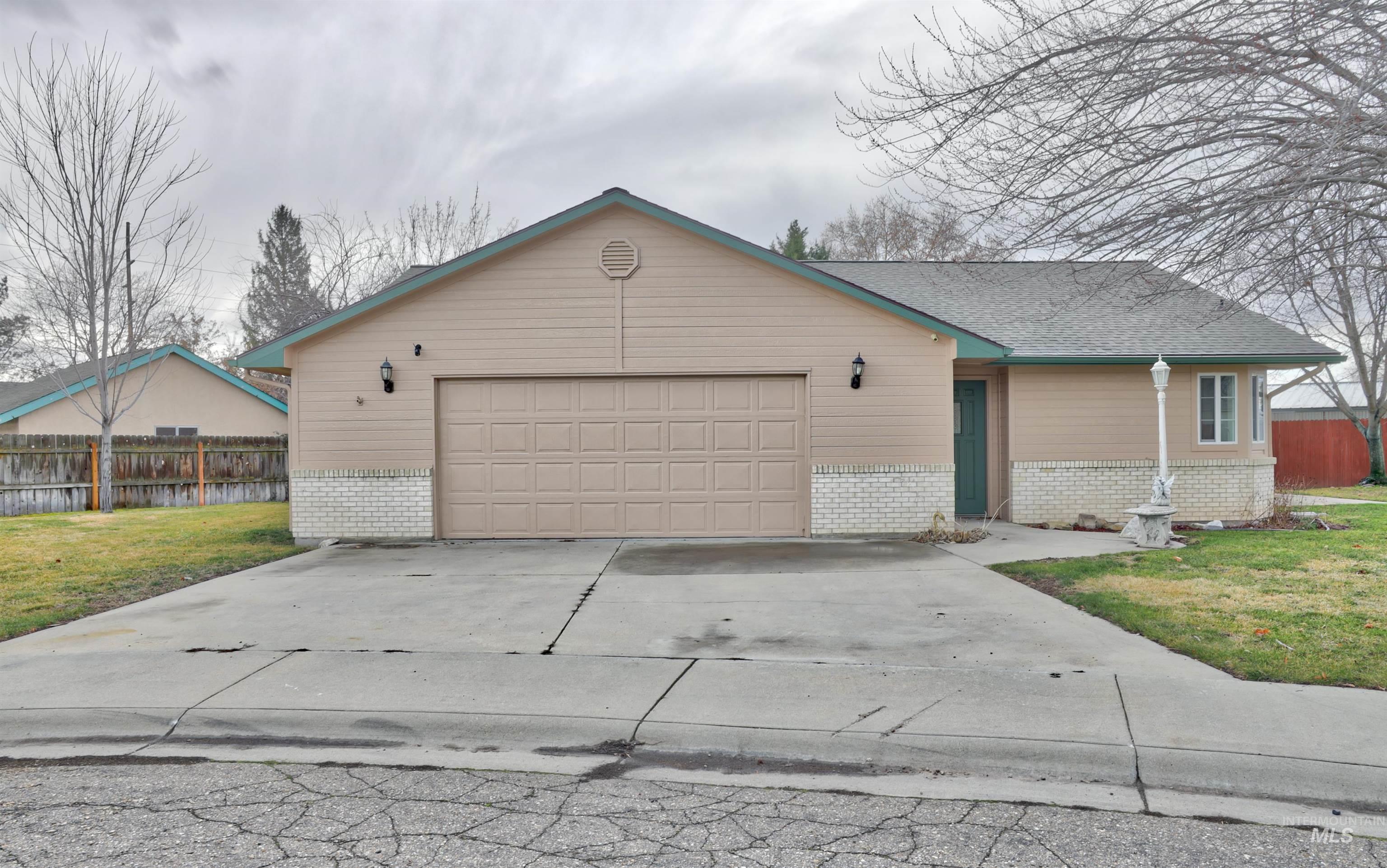 719 Benton Avenue, Nampa, Idaho 83651, 2 Bedrooms, 2 Bathrooms, Residential For Sale, Price $380,000,MLS 98975147