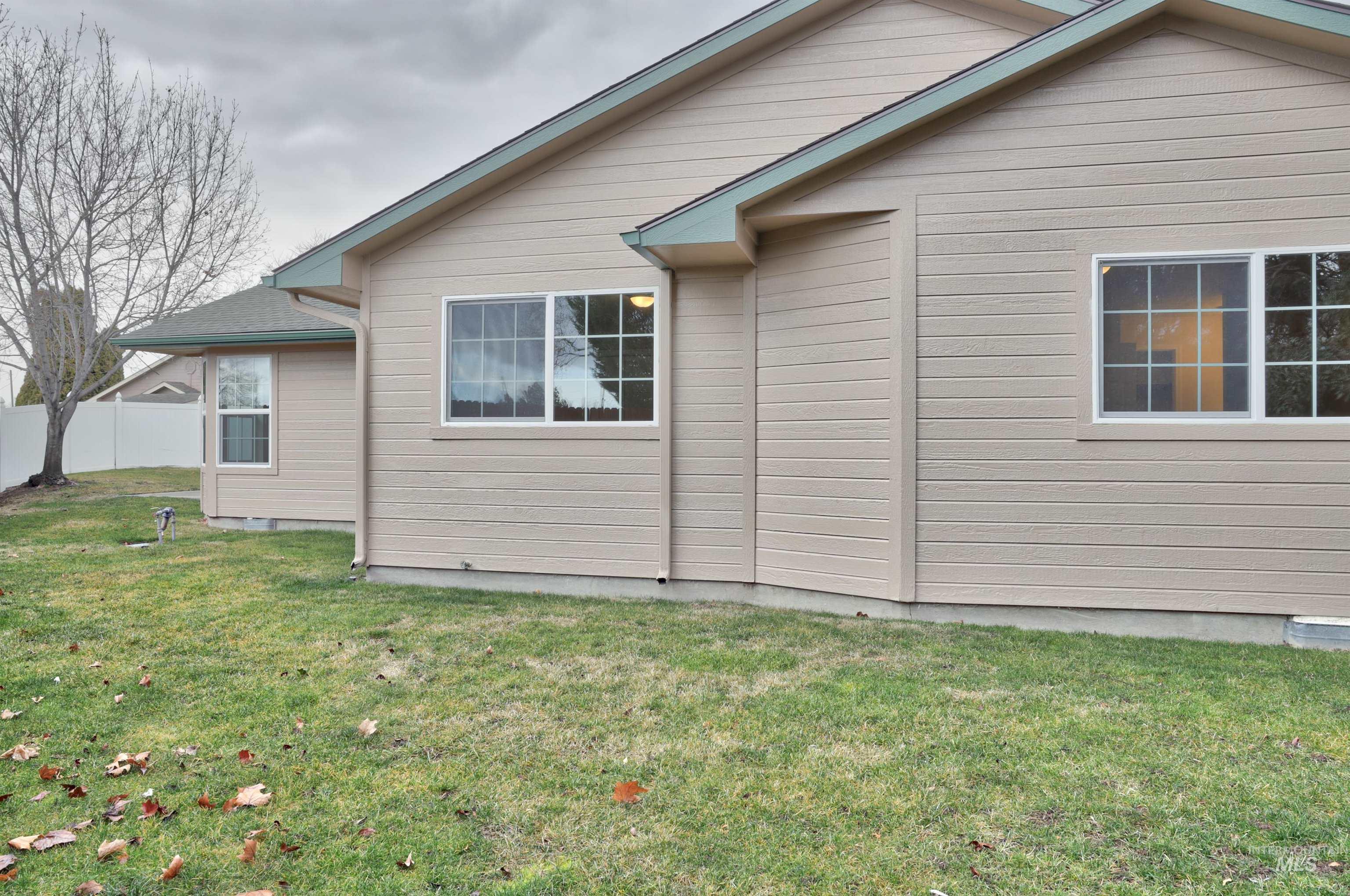 719 Benton Avenue, Nampa, Idaho 83651, 2 Bedrooms, 2 Bathrooms, Residential For Sale, Price $380,000,MLS 98975147