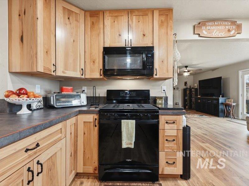 424 Lindenwood, Nampa, Idaho 83686, 2 Bedrooms, 2 Bathrooms, Residential For Sale, Price $444,900,MLS 98975154