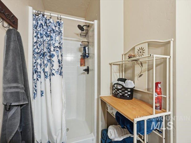 424 Lindenwood, Nampa, Idaho 83686, 2 Bedrooms, 2 Bathrooms, Residential For Sale, Price $444,900,MLS 98975154