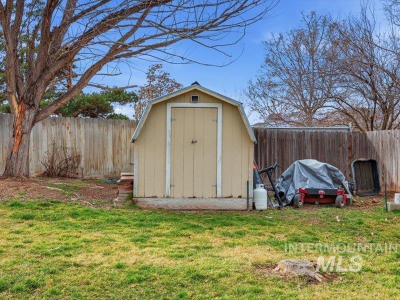 424 Lindenwood, Nampa, Idaho 83686, 2 Bedrooms, 2 Bathrooms, Residential For Sale, Price $444,900,MLS 98975154