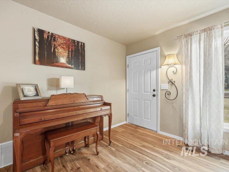 424 Lindenwood, Nampa, Idaho 83686, 2 Bedrooms, 2 Bathrooms, Residential For Sale, Price $444,900,MLS 98975154