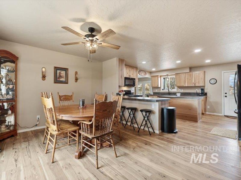 424 Lindenwood, Nampa, Idaho 83686, 2 Bedrooms, 2 Bathrooms, Residential For Sale, Price $444,900,MLS 98975154