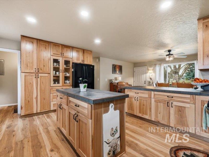 424 Lindenwood, Nampa, Idaho 83686, 2 Bedrooms, 2 Bathrooms, Residential For Sale, Price $444,900,MLS 98975154