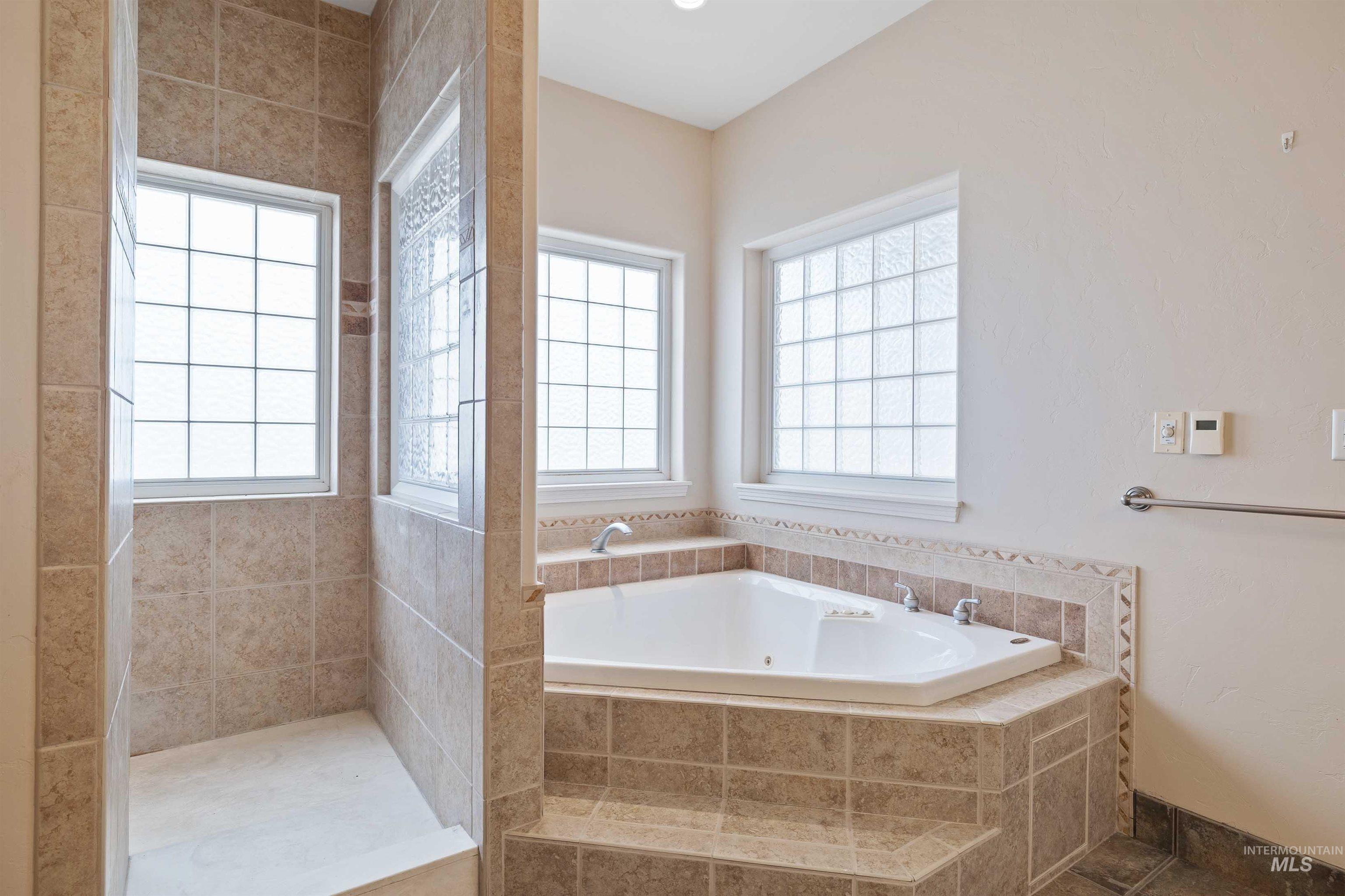 302 S 700 E, Jerome, Idaho 83338, 6 Bedrooms, 3 Bathrooms, Residential For Sale, Price $700,000,MLS 98975160