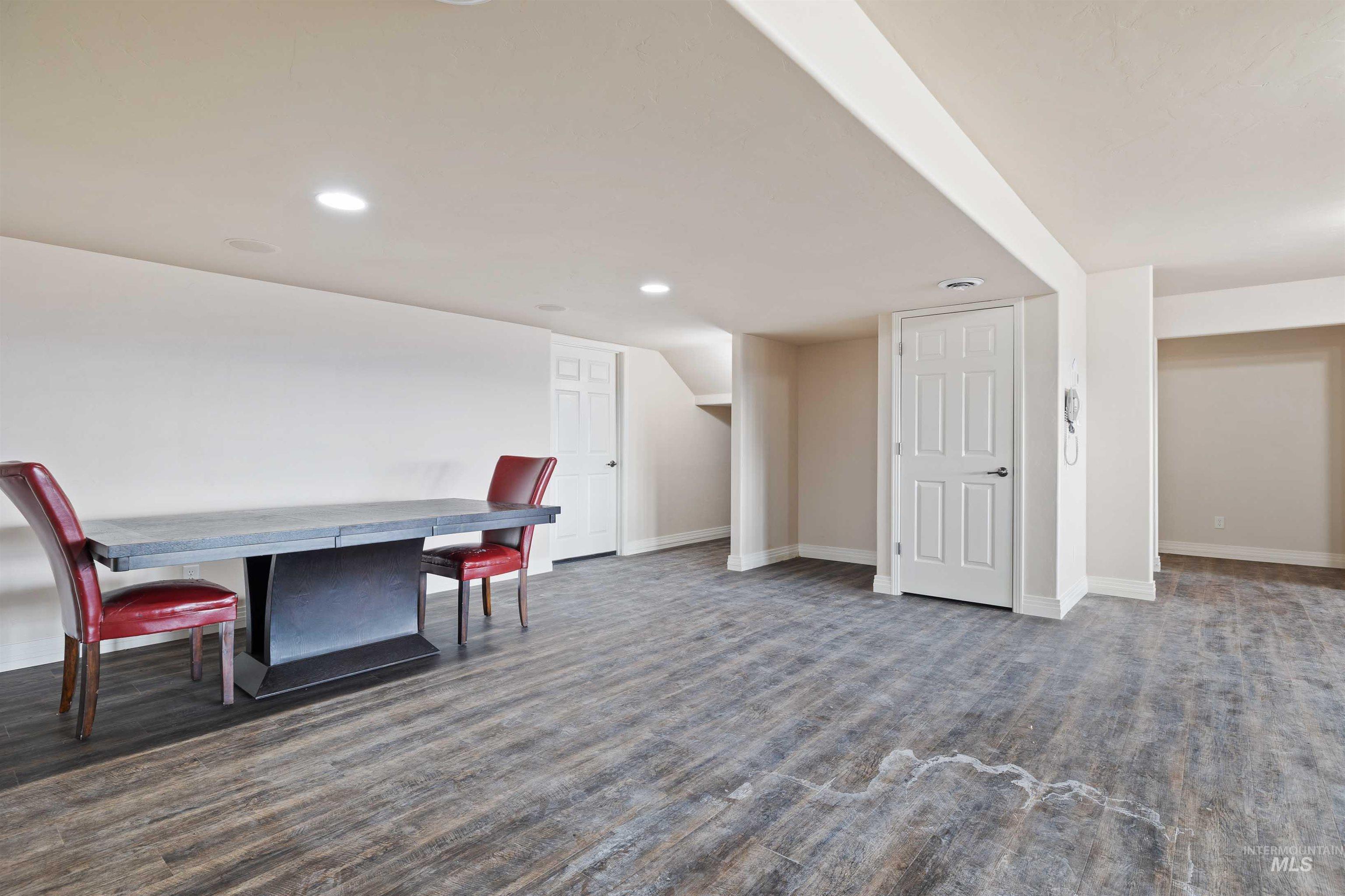 302 S 700 E, Jerome, Idaho 83338, 6 Bedrooms, 3 Bathrooms, Residential For Sale, Price $700,000,MLS 98975160