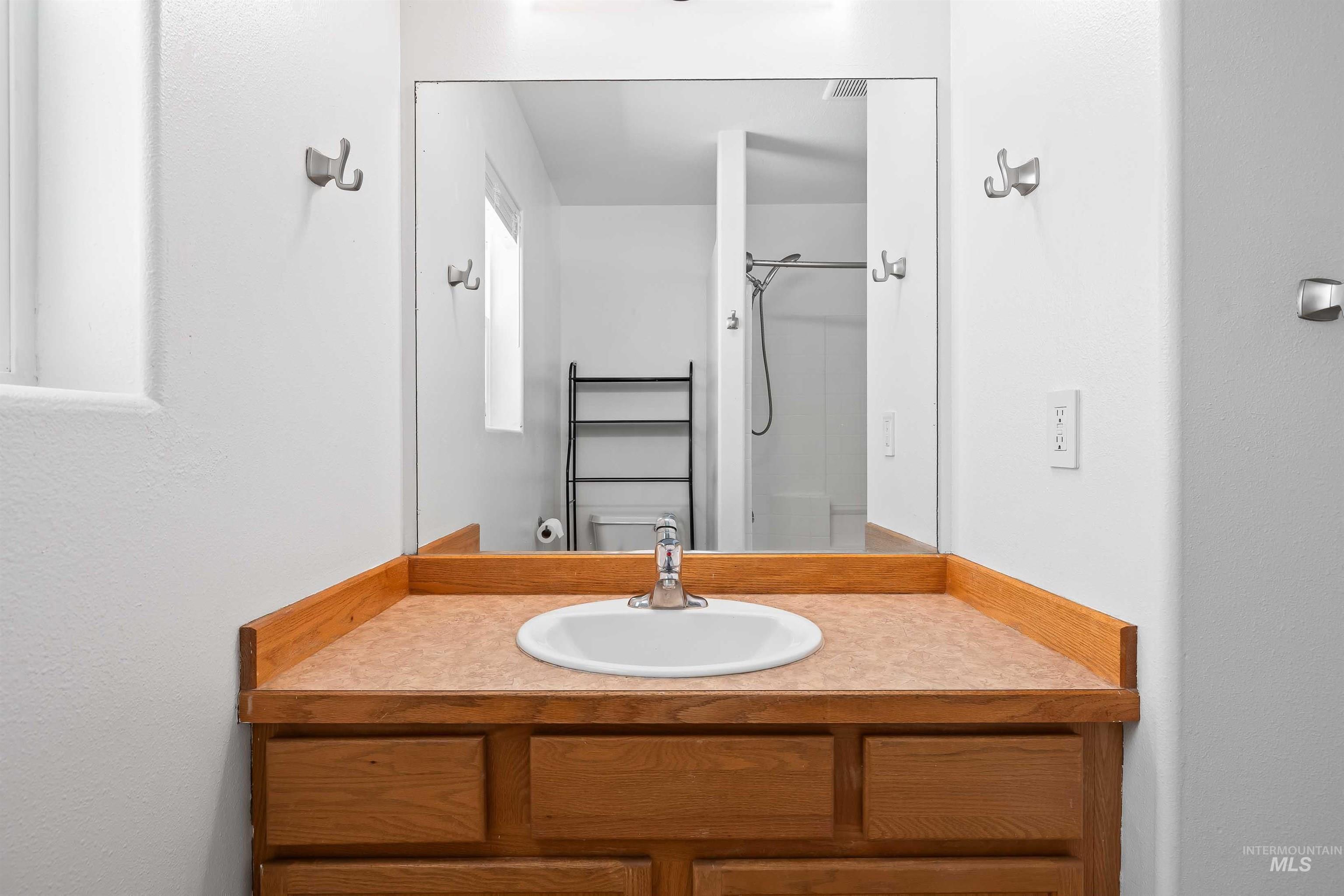 548 Clover Avenue, Twin Falls, Idaho 83301, 3 Bedrooms, 2 Bathrooms, Residential For Sale, Price $324,850,MLS 98975161