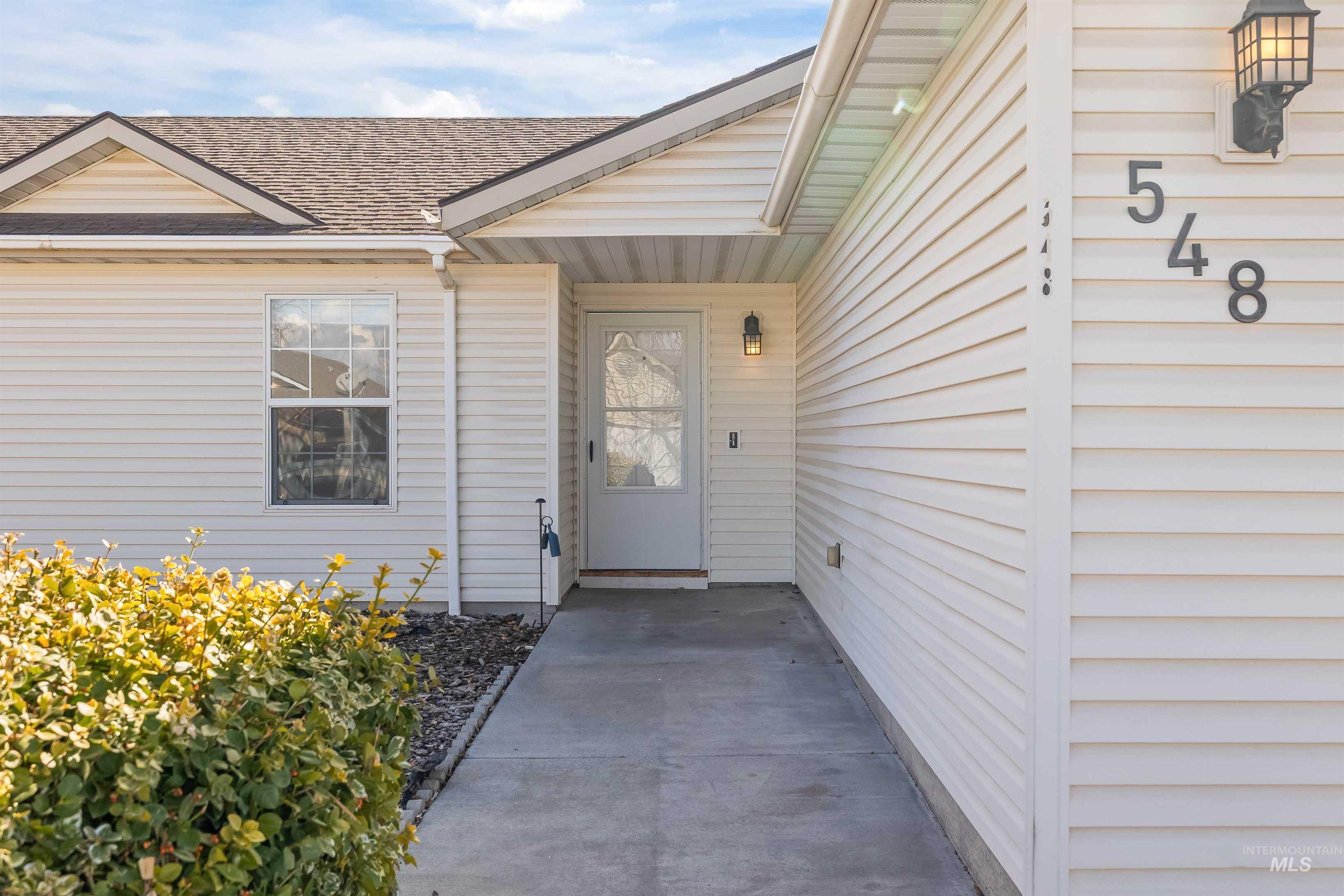 548 Clover Avenue, Twin Falls, Idaho 83301, 3 Bedrooms, 2 Bathrooms, Residential For Sale, Price $324,850,MLS 98975161