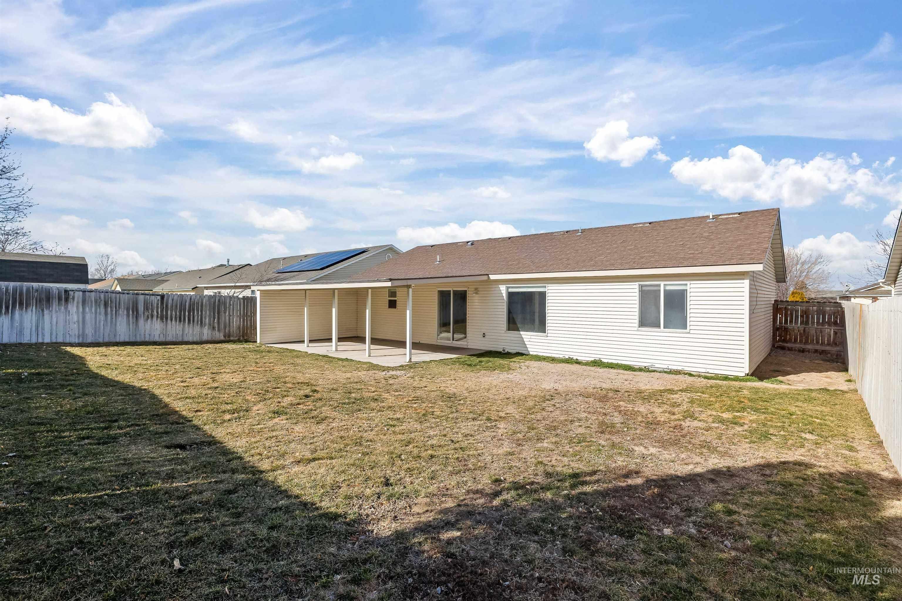 548 Clover Avenue, Twin Falls, Idaho 83301, 3 Bedrooms, 2 Bathrooms, Residential For Sale, Price $324,850,MLS 98975161