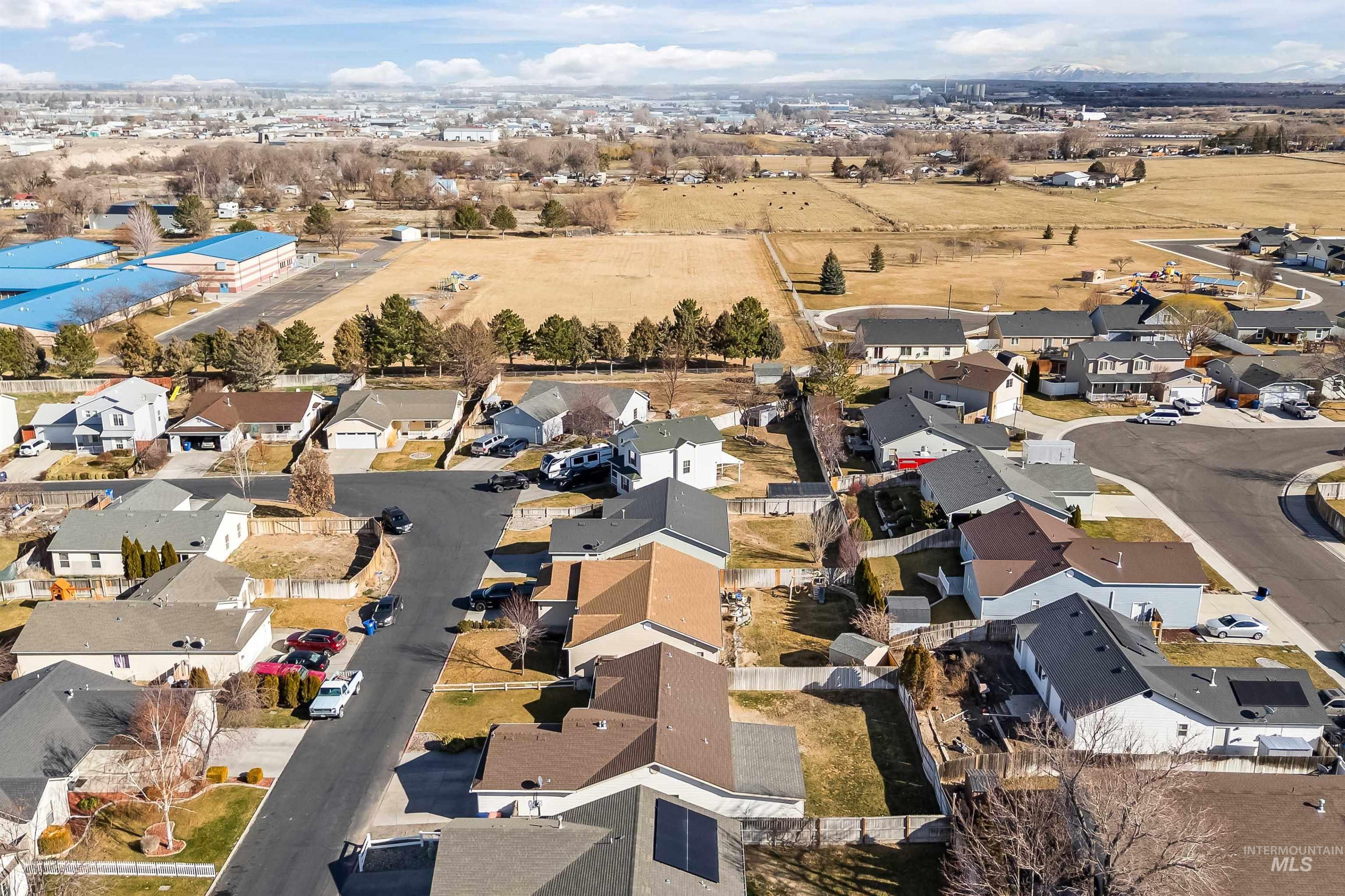 548 Clover Avenue, Twin Falls, Idaho 83301, 3 Bedrooms, 2 Bathrooms, Residential For Sale, Price $324,850,MLS 98975161