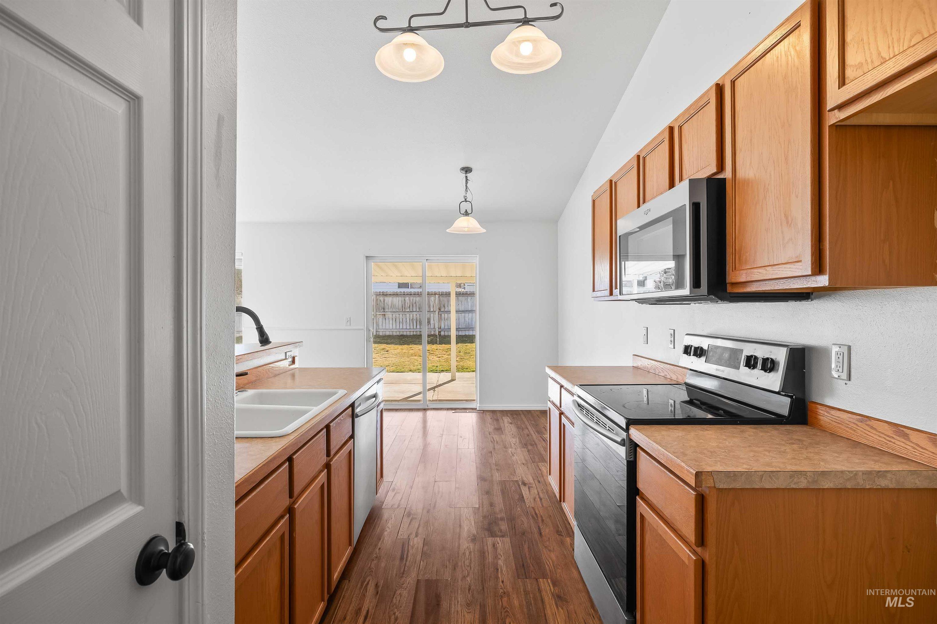 548 Clover Avenue, Twin Falls, Idaho 83301, 3 Bedrooms, 2 Bathrooms, Residential For Sale, Price $324,850,MLS 98975161