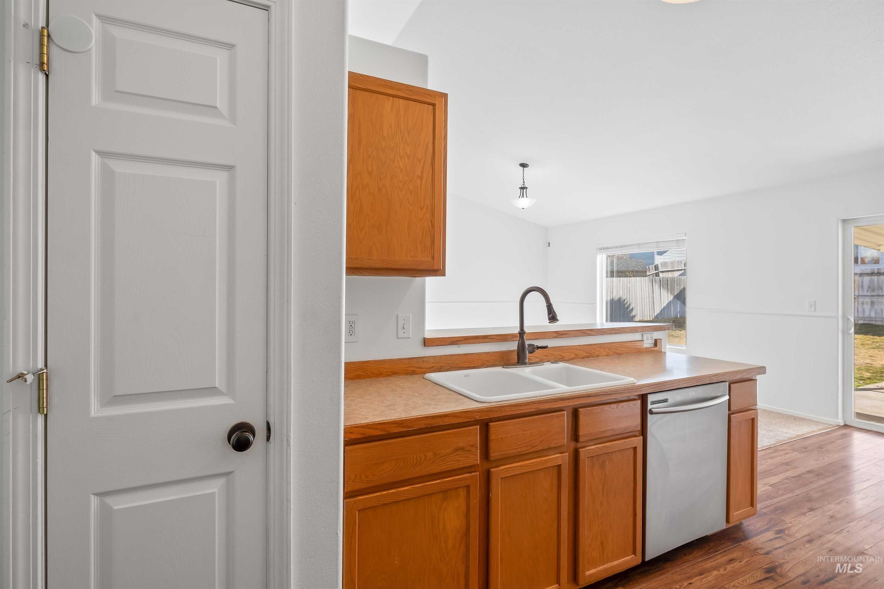 548 Clover Avenue, Twin Falls, Idaho 83301, 3 Bedrooms, 2 Bathrooms, Residential For Sale, Price $324,850,MLS 98975161