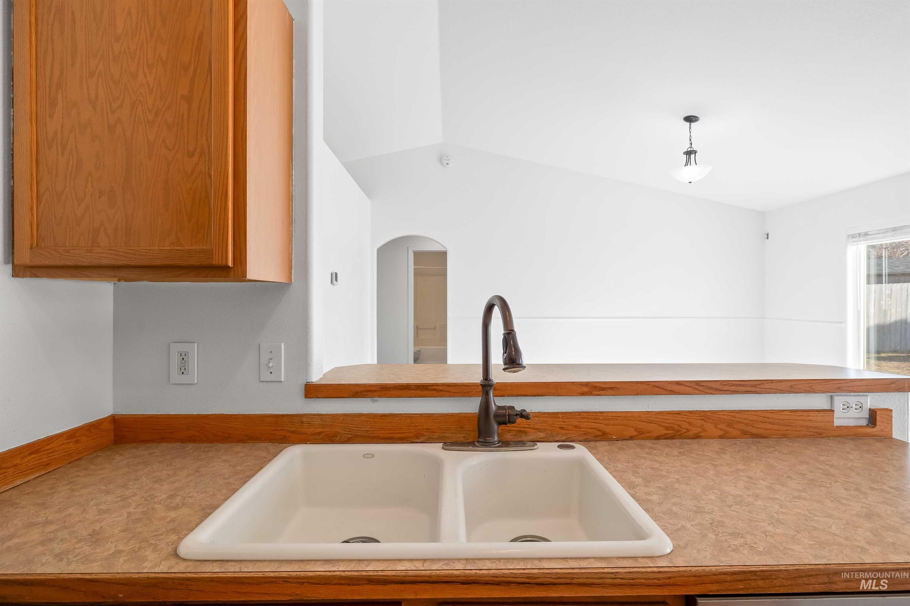 548 Clover Avenue, Twin Falls, Idaho 83301, 3 Bedrooms, 2 Bathrooms, Residential For Sale, Price $324,850,MLS 98975161