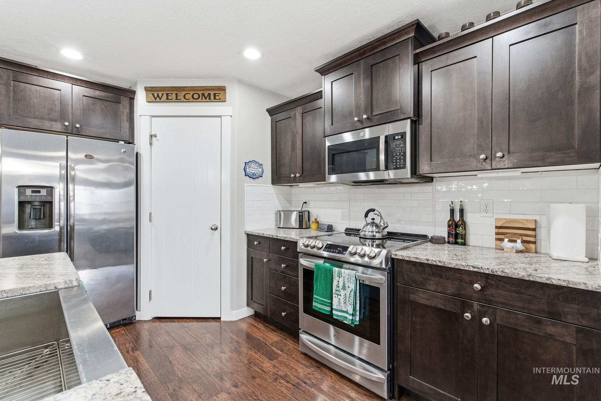 19097 Emily Ave., Caldwell, Idaho 83605, 5 Bedrooms, 2.5 Bathrooms, Residential For Sale, Price $470,000,MLS 98975162