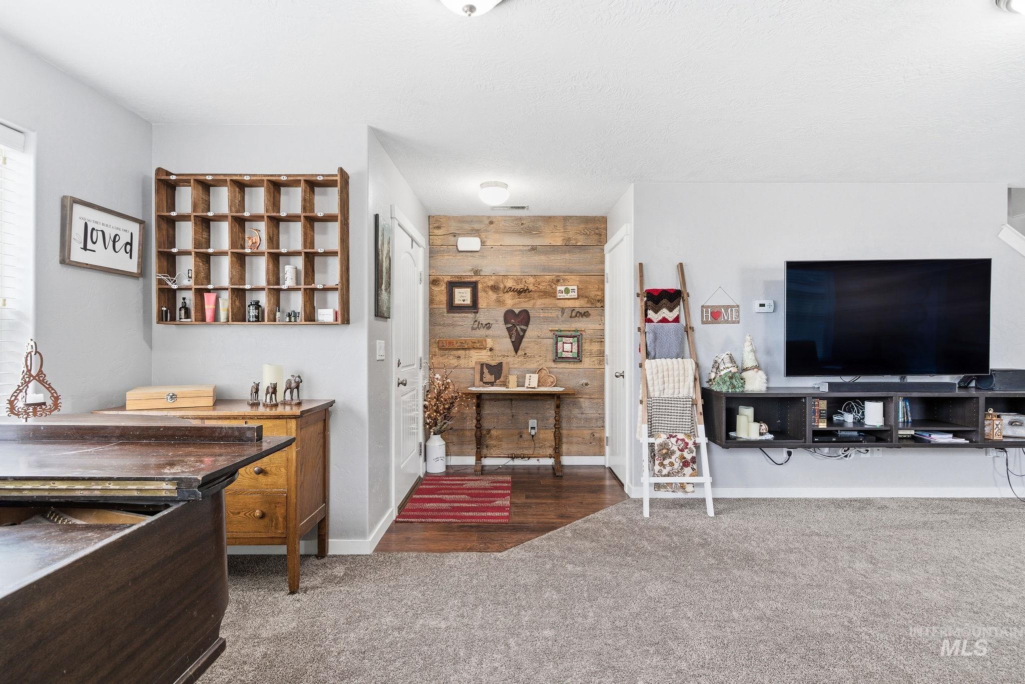 19097 Emily Ave., Caldwell, Idaho 83605, 5 Bedrooms, 2.5 Bathrooms, Residential For Sale, Price $470,000,MLS 98975162